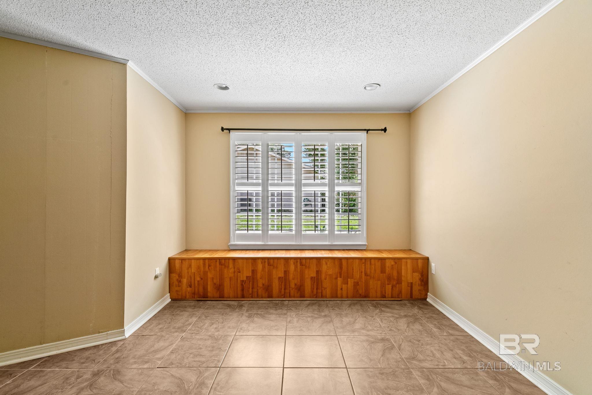 https://zimg.paragon.ice.com/ParagonImages/Property/PG/BCAR/398398/13/0/0/5b3354f0ca175d7aa25389c7db26773a/7/e20ecf1d489159a015ebc0cb1a47db09/398398-2c37b00b-8852-4015-870a-5a45687471c9.JPG