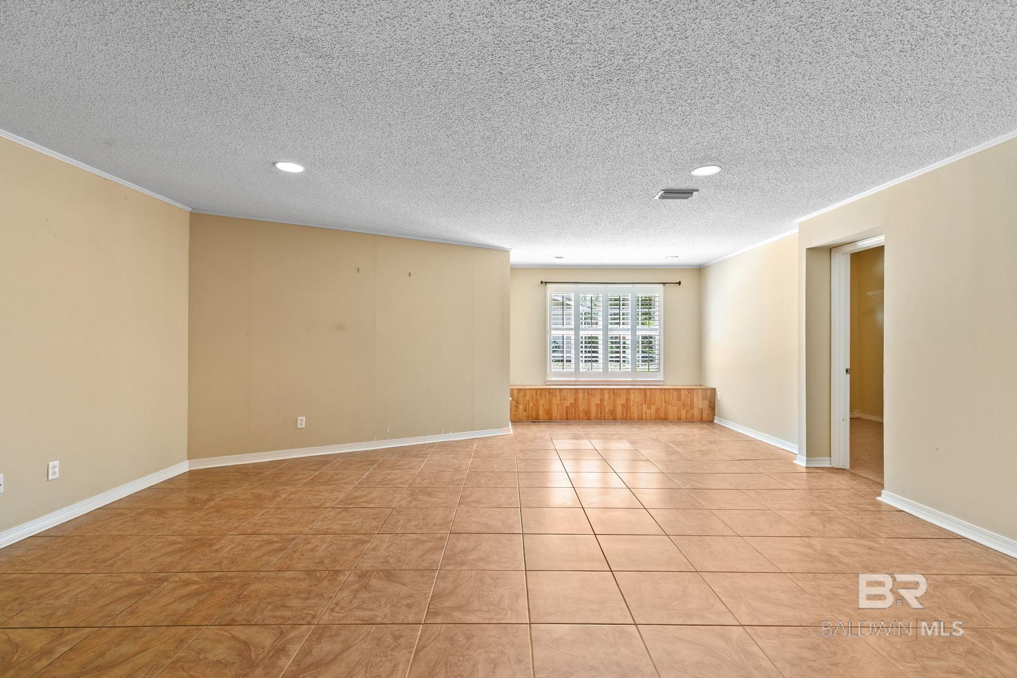 https://zimg.paragon.ice.com/ParagonImages/Property/PG/BCAR/398398/25/0/0/46ed7a8deb3e4e968520c4e753ca5912/7/e20ecf1d489159a015ebc0cb1a47db09/398398-80c399aa-239c-4477-8ee8-d9fbd668c362.JPG