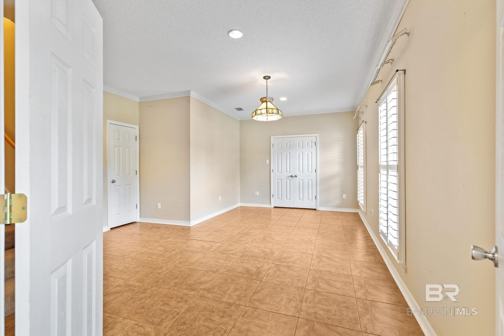https://zimg.paragon.ice.com/ParagonImages/Property/PG/BCAR/398398/27/0/0/8a7af88a349ed17c92ff6877b14f9f8d/7/e20ecf1d489159a015ebc0cb1a47db09/398398-d72f5df9-2c95-4b1c-a4f3-682710119b16.JPG