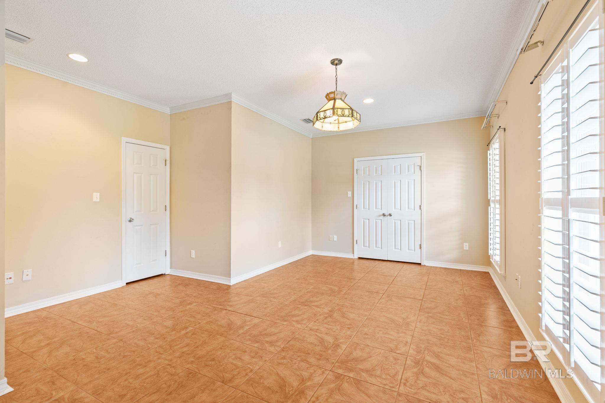 https://zimg.paragon.ice.com/ParagonImages/Property/PG/BCAR/398398/28/0/0/7008bc16b3c8c405d727d922d06a0184/7/e20ecf1d489159a015ebc0cb1a47db09/398398-ea13865b-5c56-40e3-8d59-8b2f1af13b42.JPG