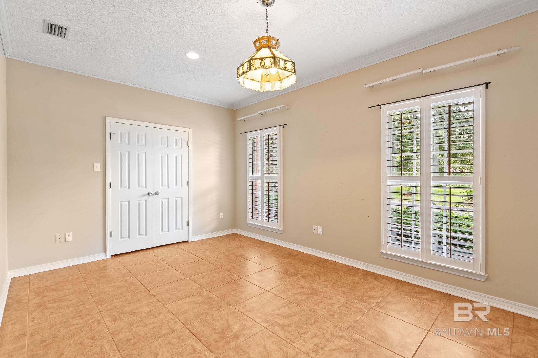 https://zimg.paragon.ice.com/ParagonImages/Property/PG/BCAR/398398/29/0/0/594d5087c8bd014a789e0376e87434e9/7/e20ecf1d489159a015ebc0cb1a47db09/398398-3363f7e5-ecec-4910-a742-57e86b31e6e3.JPG