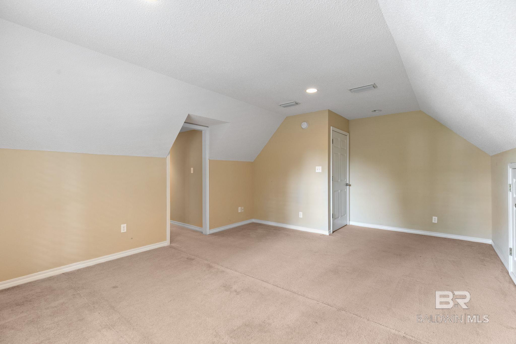 https://zimg.paragon.ice.com/ParagonImages/Property/PG/BCAR/398398/38/0/0/1f6090e928720af16235dbade27c3951/7/e20ecf1d489159a015ebc0cb1a47db09/398398-997107dd-a6ce-4f8e-8035-8a1fdc4e1441.JPG