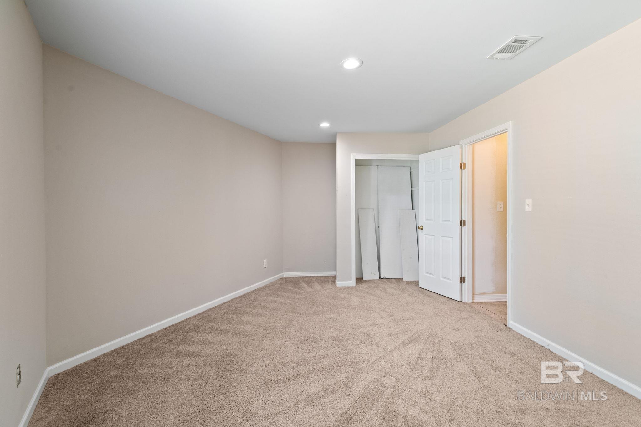 https://zimg.paragon.ice.com/ParagonImages/Property/PG/BCAR/398398/43/0/0/d8f9be1012c3addf2391cc5c1e65ff3b/7/e20ecf1d489159a015ebc0cb1a47db09/398398-f27bc446-4fba-4d5e-a74f-e815f7ad3380.JPG