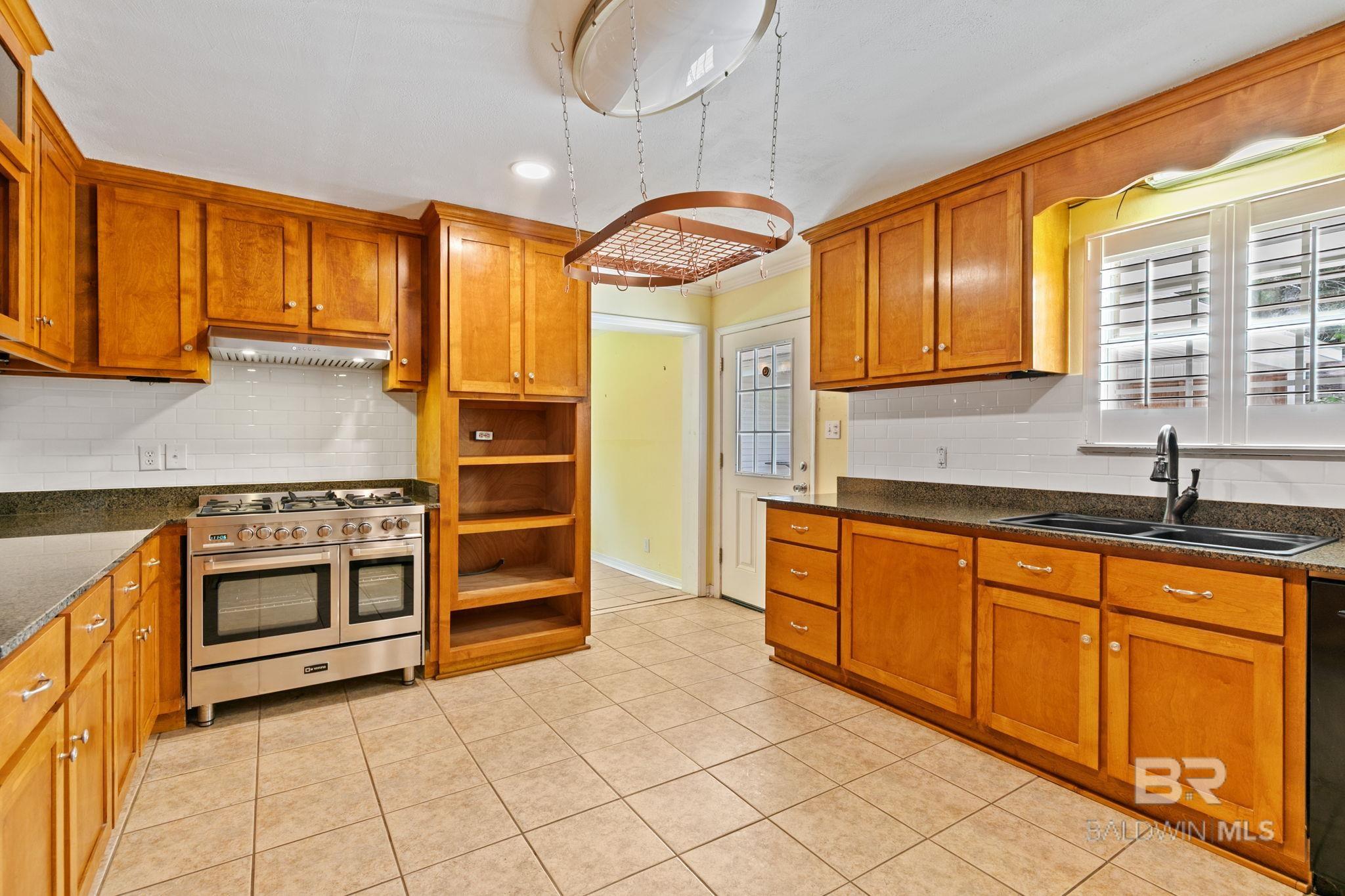 https://zimg.paragon.ice.com/ParagonImages/Property/PG/BCAR/398398/9/0/0/4f7ba18c0b84b2f8dfa7861b3574fec2/7/e20ecf1d489159a015ebc0cb1a47db09/398398-b30fbf0f-01d5-4d39-b324-1c7f20dac4e2.JPG