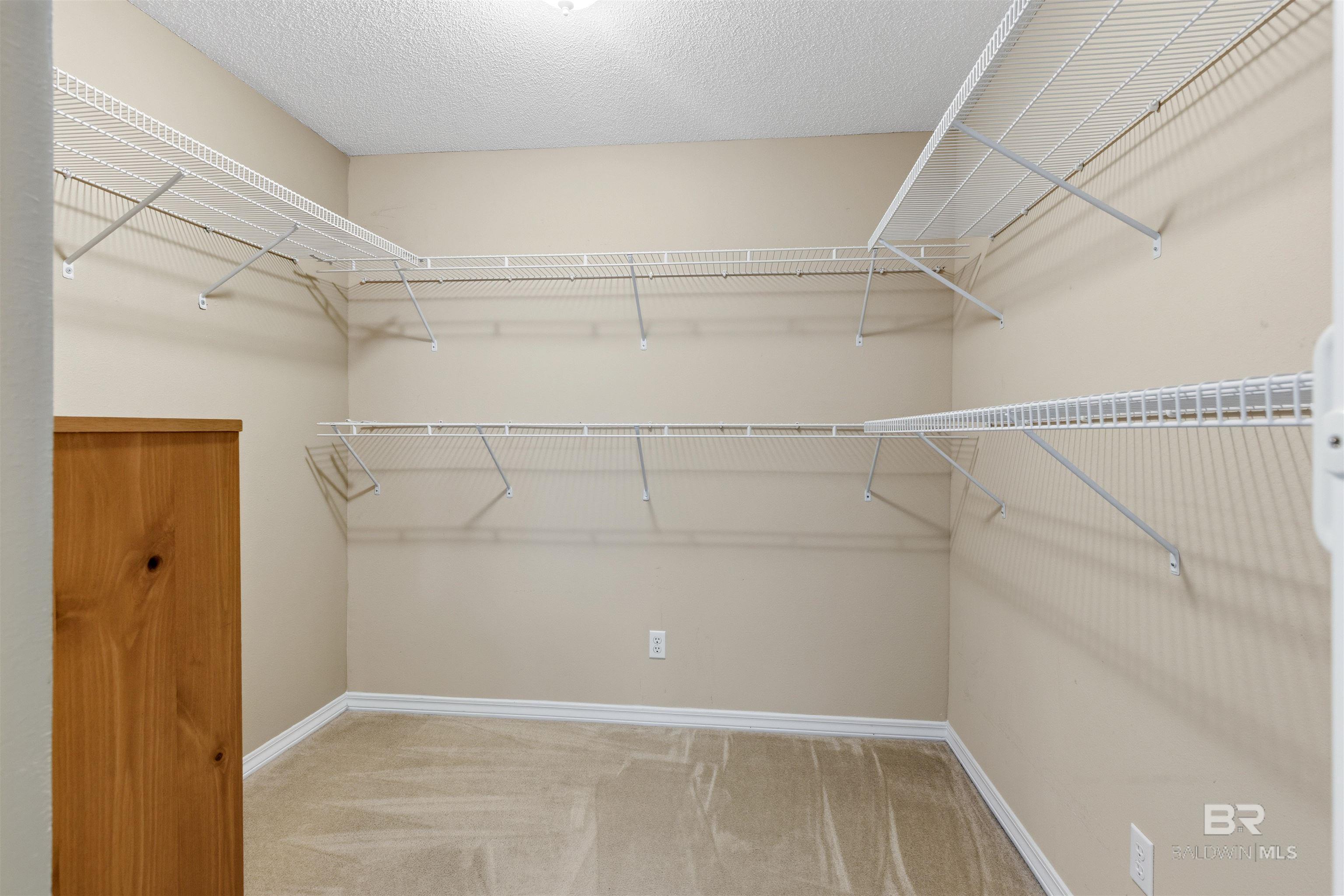 https://zimg.paragon.ice.com/ParagonImages/Property/PG/BCAR/398400/14/0/0/da8900b674c9e877300744f15a74d526/7/de77d4453c72f1d0f559851270dbfd2a/398400-c6ca2c12-8a3f-44ed-9836-d278c702b73e.JPG