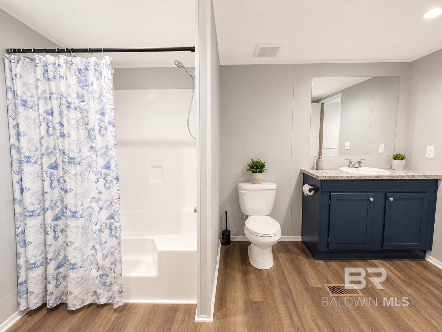 https://zimg.paragon.ice.com/ParagonImages/Property/PG/BCAR/398432/8/0/0/694b76cc016a5d7d32e32d93adab132f/7/a3edef99b79791116e5ab335f68f229d/398432-0c7cfc5f-d805-4030-9d65-02ebb0f9286c.JPG