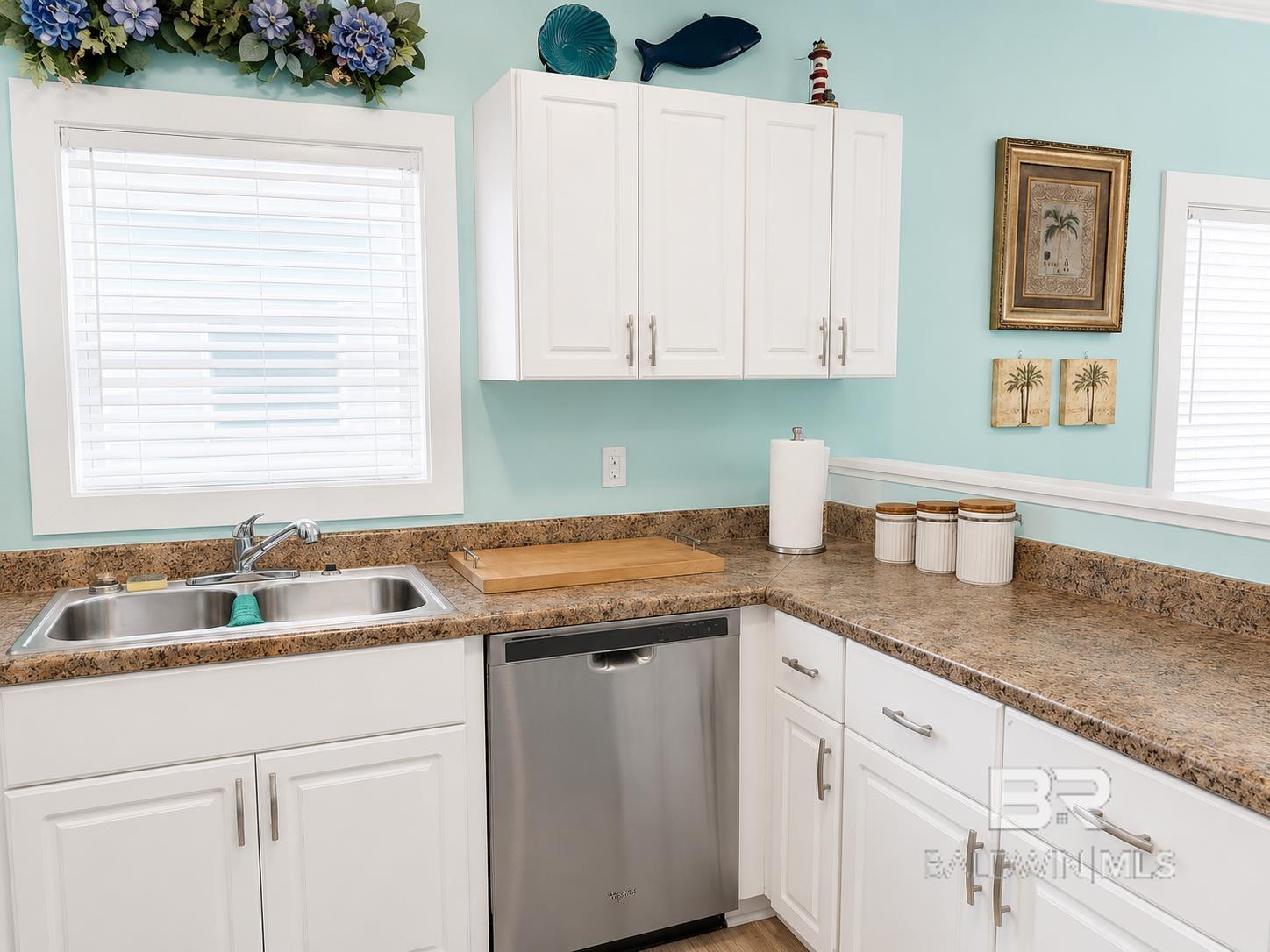 https://zimg.paragon.ice.com/ParagonImages/Property/PG/BCAR/398446/8/0/0/70f2a7a2df3123e519299f4b07ee3da7/7/15f01d484f168359922f6dfd66f68eaa/398446-6a11fa56-1dfa-47ca-91c4-1d81ac3ae0f7.JPG