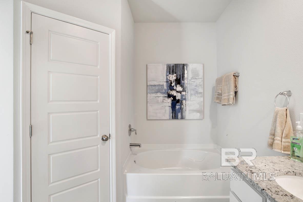 https://zimg.paragon.ice.com/ParagonImages/Property/PG/BCAR/398451/18/0/0/750a50c3a923560b8aaf8131fcf31b46/7/74cc2fbd87d76302ee020f93ffe3b27f/398451-389012D7-2F14-4B30-89D8-F0CFF254779A.JPG