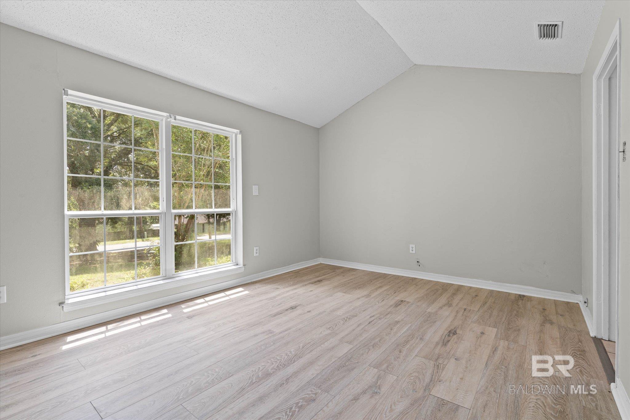 https://zimg.paragon.ice.com/ParagonImages/Property/PG/BCAR/398452/1/0/0/18983183571d21430c77ef045ec32859/7/4be52e1beae64d4479c01eda01ab9963/398452-a7c6e84a-3e06-43c5-9e51-4a26a0a74fe1.JPG