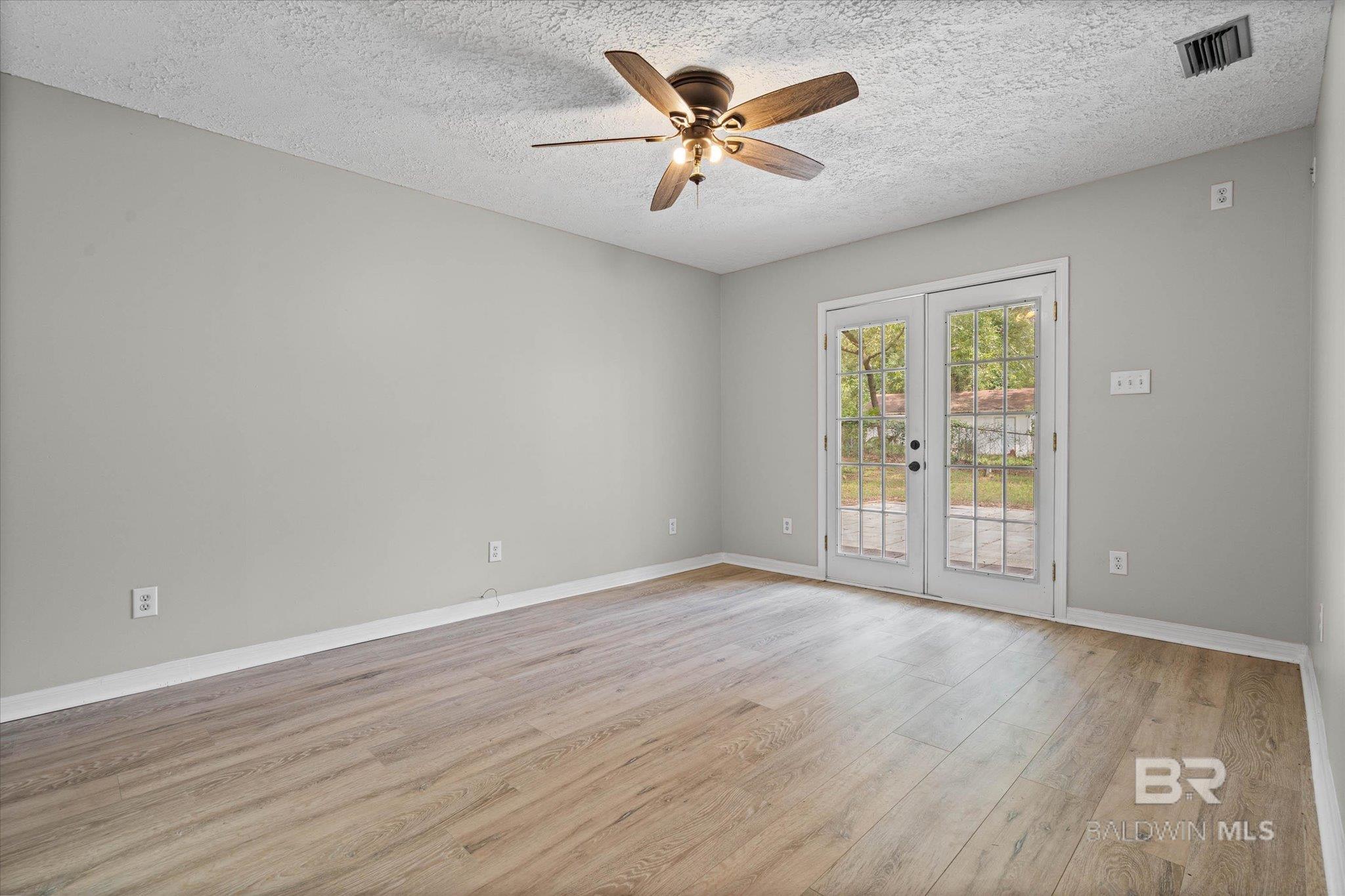 https://zimg.paragon.ice.com/ParagonImages/Property/PG/BCAR/398452/18/0/0/296bb36dc7a52c359f80137e67f2165c/7/4be52e1beae64d4479c01eda01ab9963/398452-ba4330c6-fea1-40d2-b455-f044d10c543e.JPG