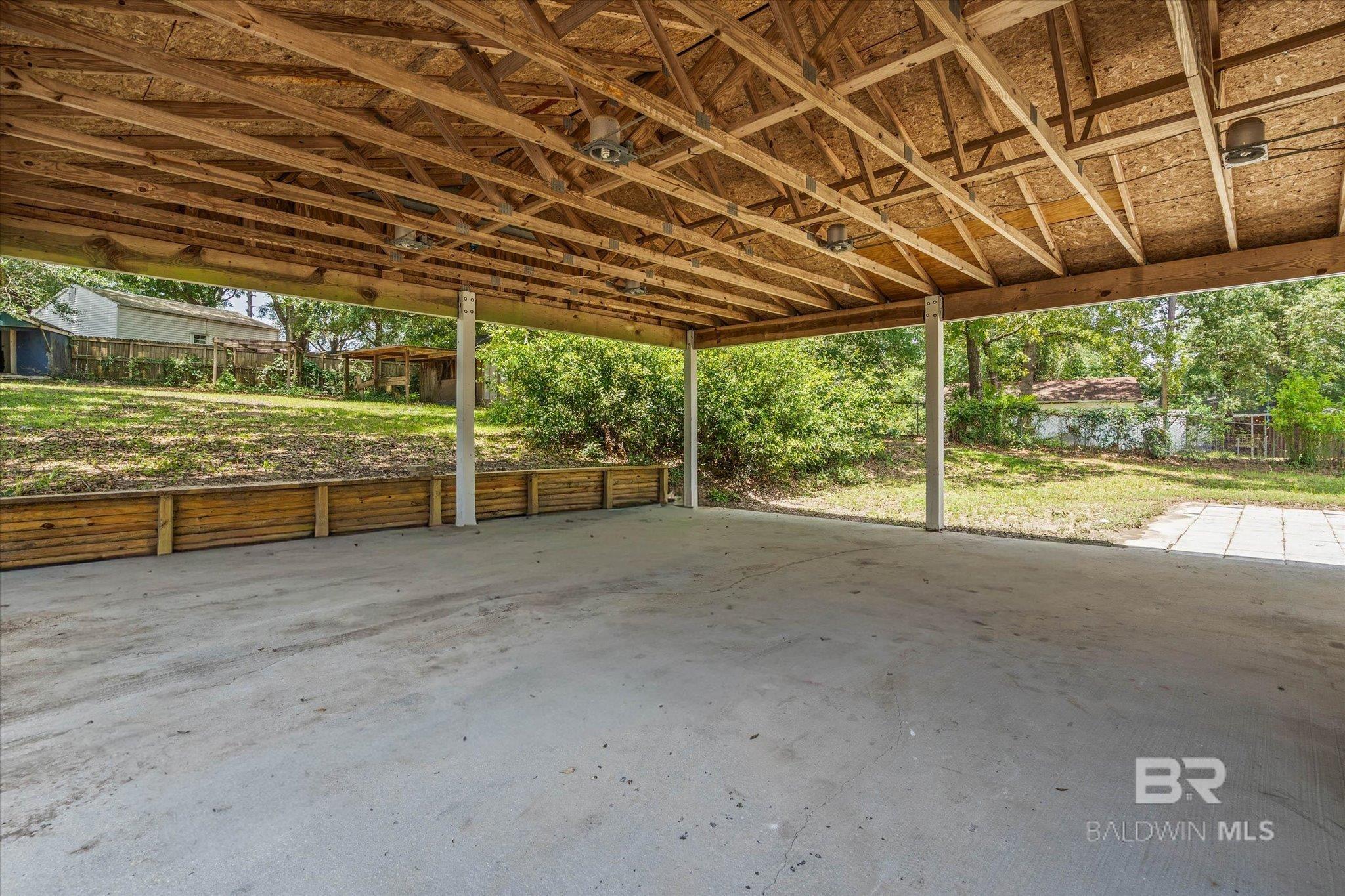 https://zimg.paragon.ice.com/ParagonImages/Property/PG/BCAR/398452/24/0/0/c88b1c081afc95d64b65f3dfa95544a9/7/4be52e1beae64d4479c01eda01ab9963/398452-552af289-8d34-4b29-839e-564b14347905.JPG