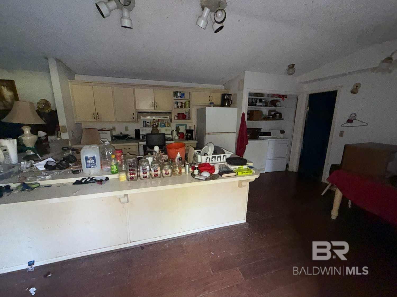 https://zimg.paragon.ice.com/ParagonImages/Property/PG/BCAR/398455/7/0/0/7c1a99c19dfdd9ae0929b1547d2d1ee7/7/cfb464dec99633cb05a57357b1933759/398455-4e00bf97-81b9-4676-98ab-2b5d1149c9c3.JPG