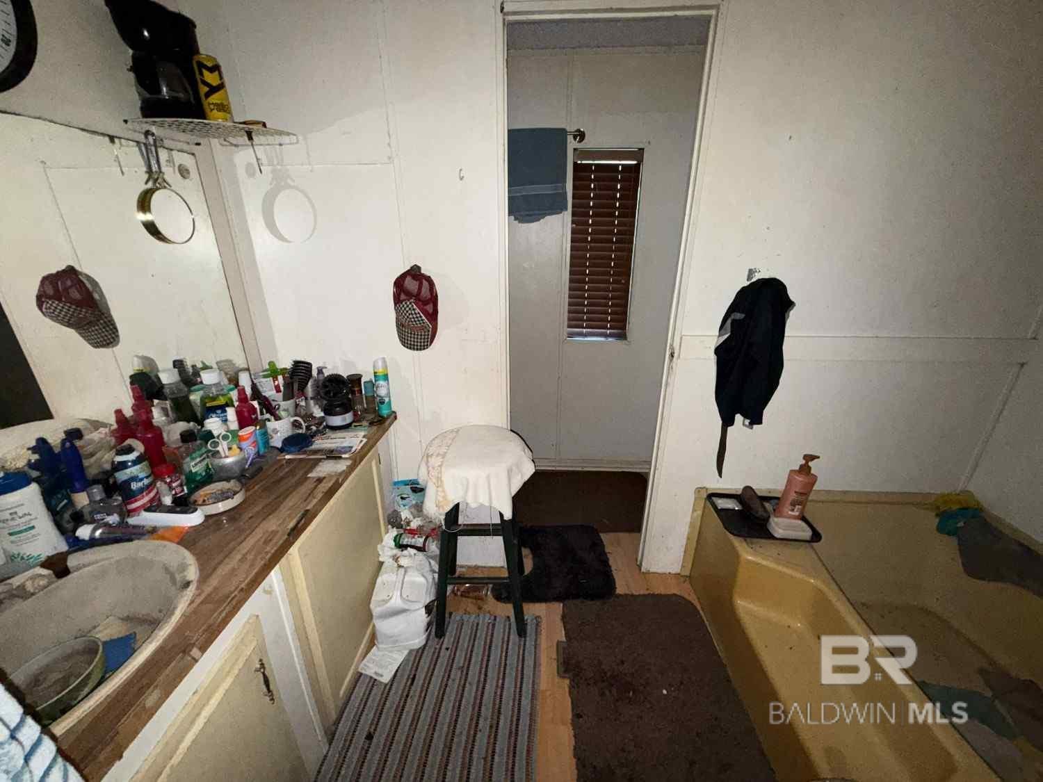 https://zimg.paragon.ice.com/ParagonImages/Property/PG/BCAR/398455/9/0/0/74c46cb049a49b5c817576d1e62414f6/7/cfb464dec99633cb05a57357b1933759/398455-22b24956-da3d-48f1-91cb-41950fe4cc24.JPG