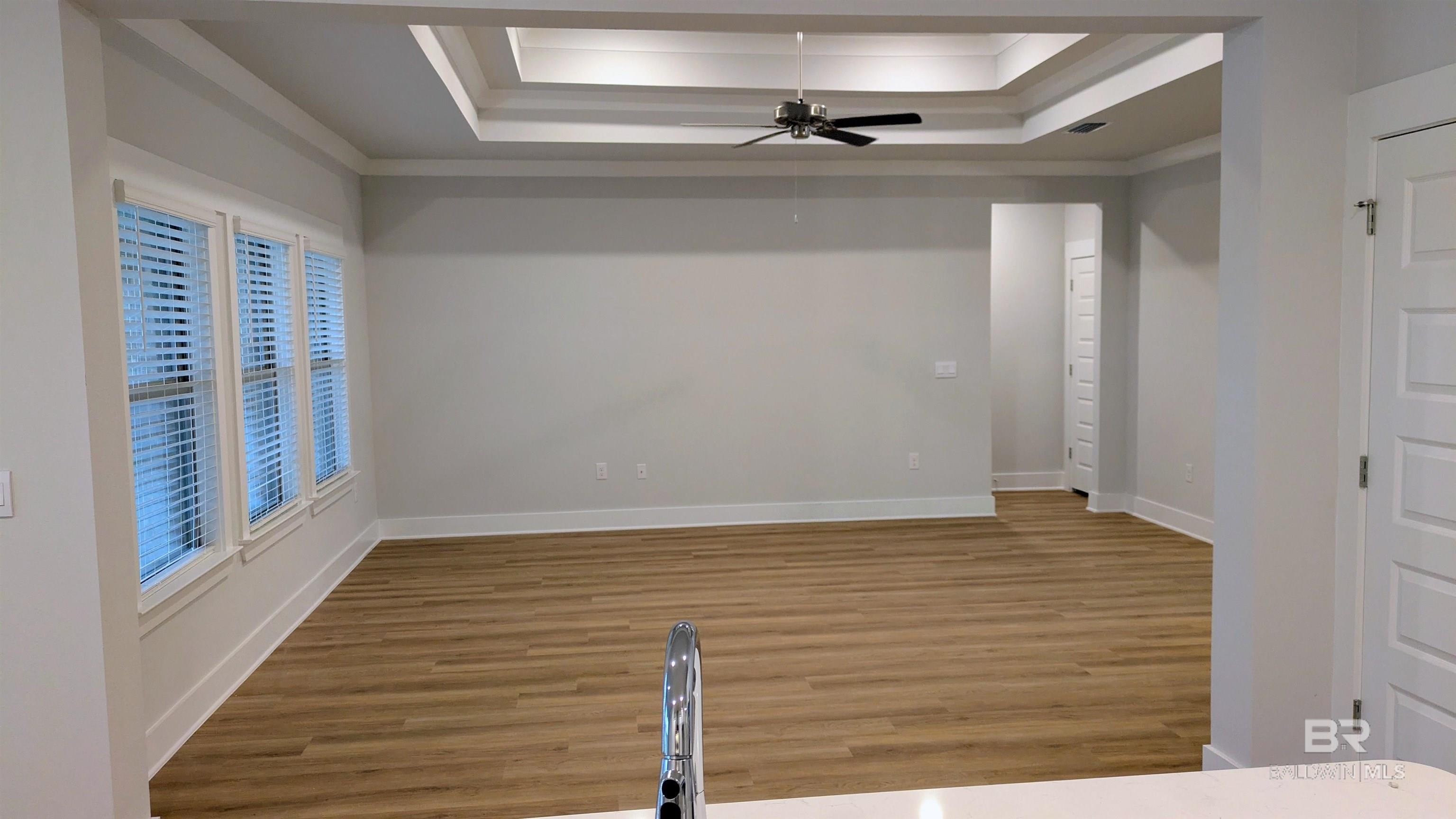 https://zimg.paragon.ice.com/ParagonImages/Property/PG/BCAR/398456/10/0/0/4e183690966fb3f9bb5d410bebdd5970/7/f4b889be7b5ad74fface663345ef8053/398456-70B1754F-52AC-4971-952D-8A9C178804CE.JPG