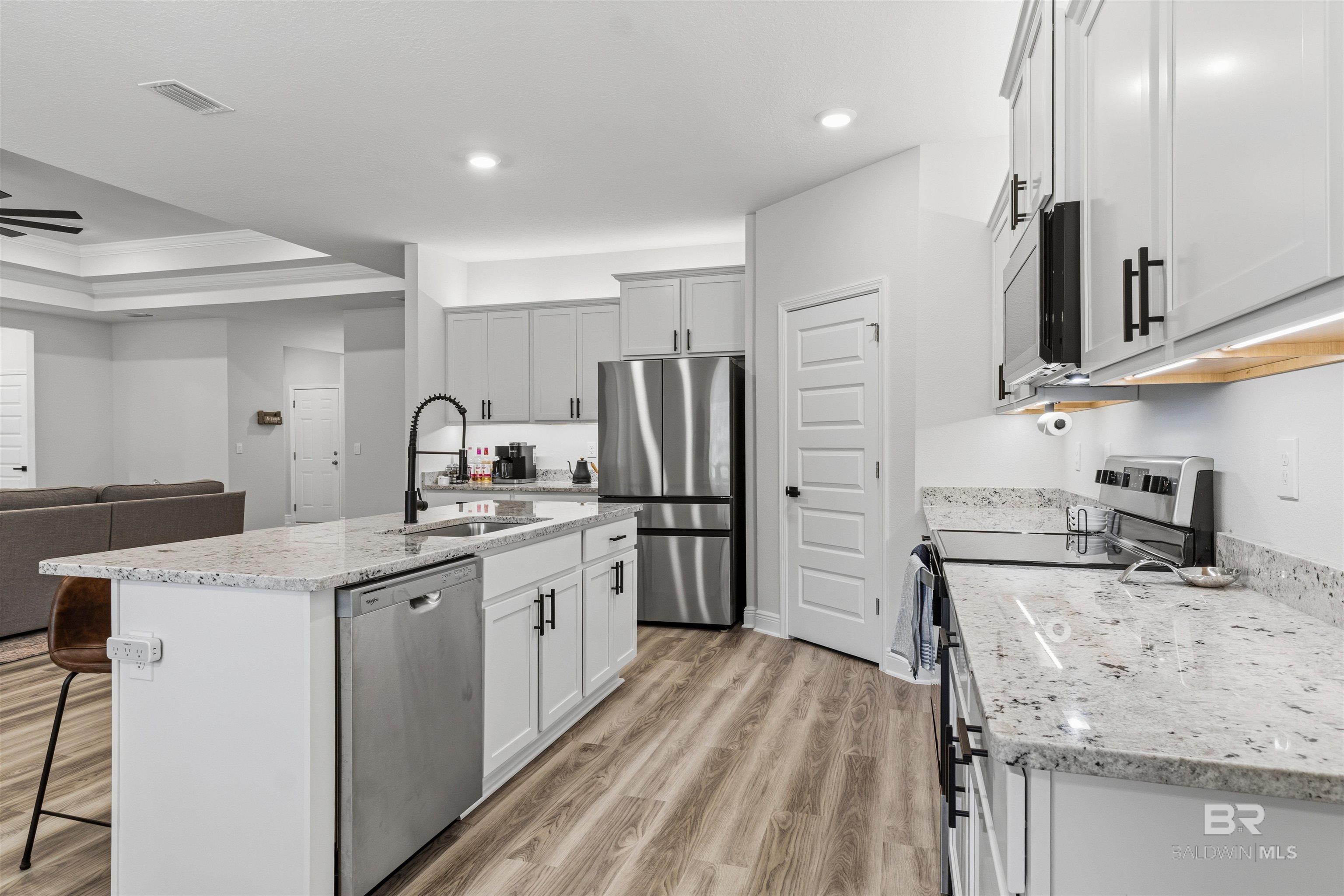 https://zimg.paragon.ice.com/ParagonImages/Property/PG/BCAR/398485/11/0/0/4edefd7146577b5d29b8f7854f6e8bd7/7/fe71e47654cd6efb25b5468c91c2cc1f/398485-513fe2ad-e5ce-4fef-8254-d925edfc2ec6.JPG