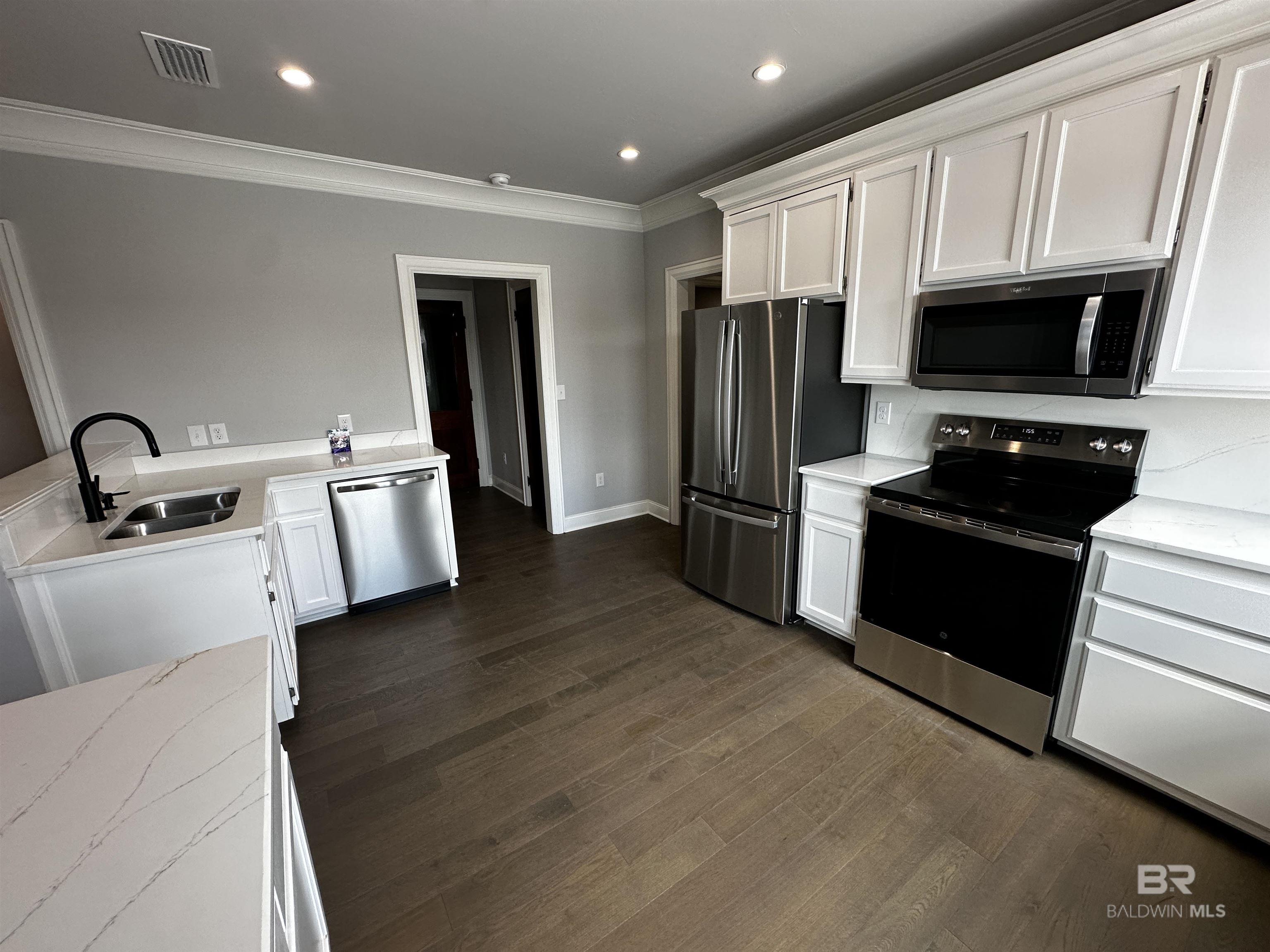 https://zimg.paragon.ice.com/ParagonImages/Property/PG/BCAR/398514/1/0/0/45d3a6f5ffe526542c99afea4842b2cf/7/d31c4dff414cbafd78957e716c2eebf1/398514-595c9df6-1834-4e07-b859-5cab7394bdaa.JPG