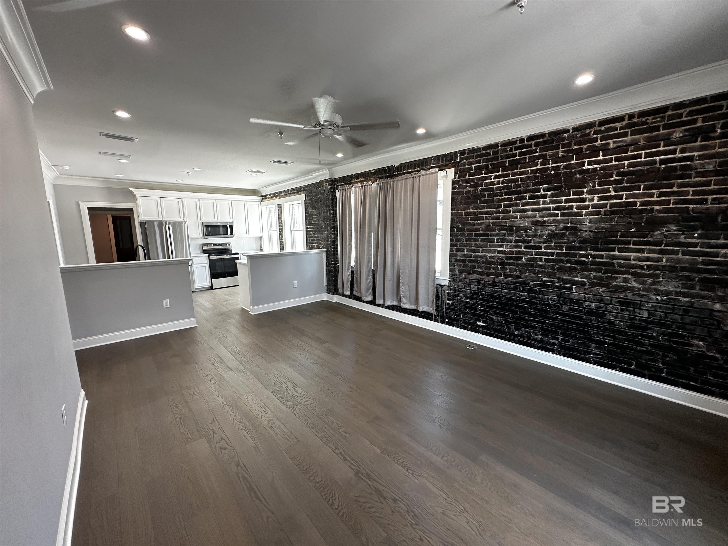 https://zimg.paragon.ice.com/ParagonImages/Property/PG/BCAR/398514/6/0/0/c4bdbd9699a51a803cc23e11ceecd4ba/7/d31c4dff414cbafd78957e716c2eebf1/398514-577044d1-498d-4298-b2dd-98a78c04957f.JPG
