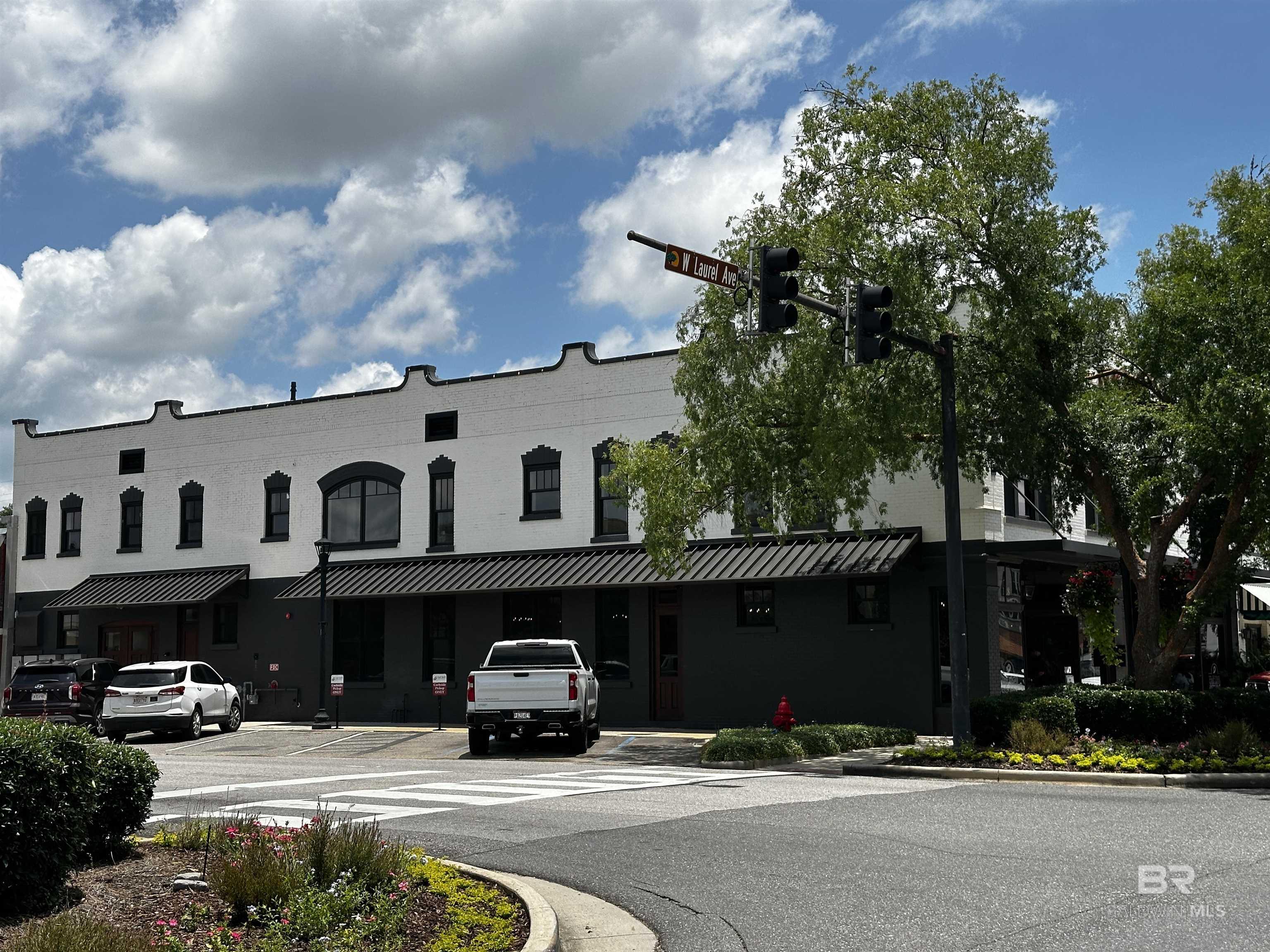 https://zimg.paragon.ice.com/ParagonImages/Property/PG/BCAR/398517/14/0/0/8f9707cb328d788986d2dde0b3960824/7/e49d21c2c103210a4e172100be3e5012/398517-4adfe093-d126-422b-814c-69f01a52f4ff.JPG
