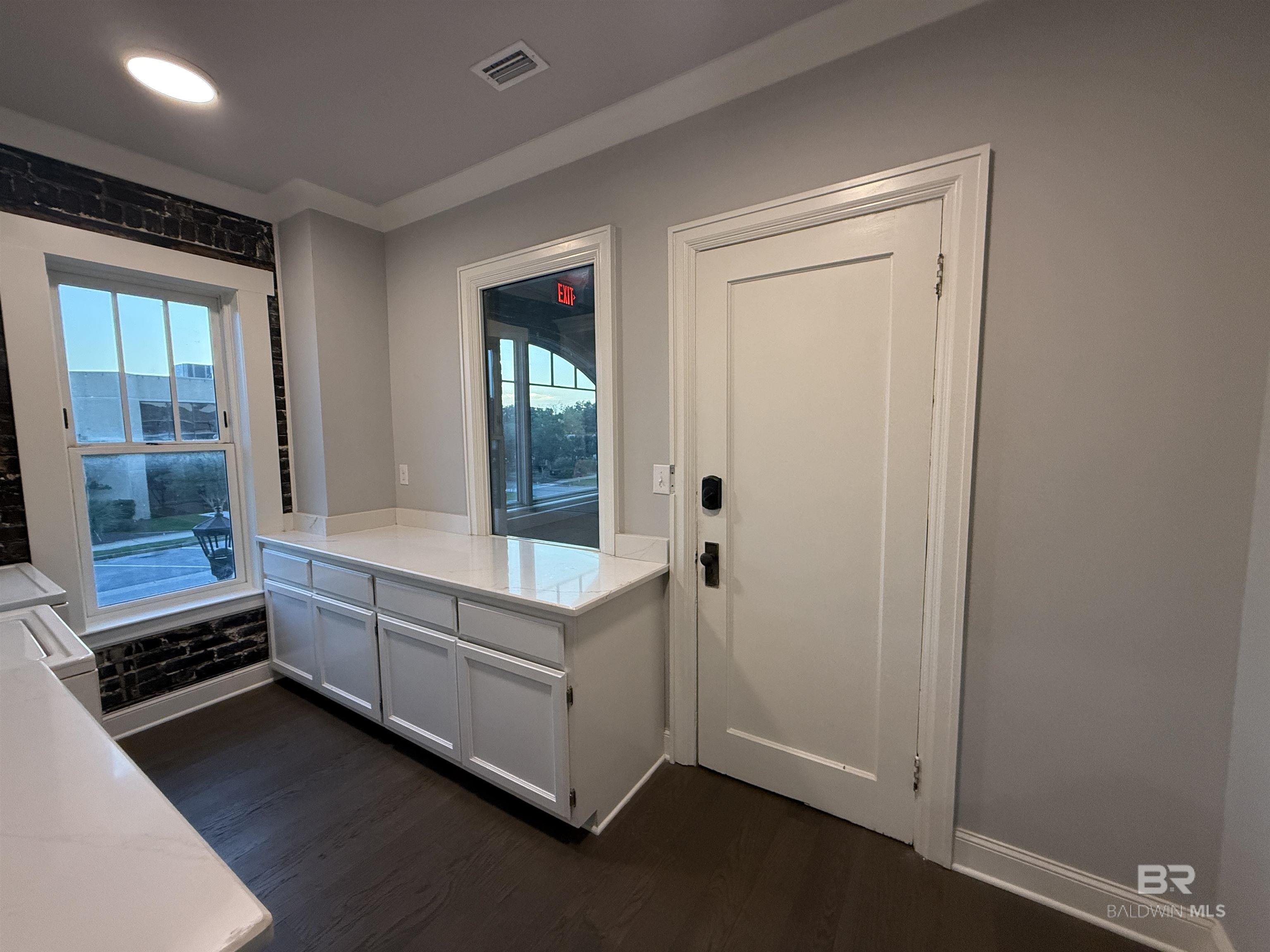 https://zimg.paragon.ice.com/ParagonImages/Property/PG/BCAR/398517/9/0/0/c9642a1107f46fc0646651ca479f3c44/7/e49d21c2c103210a4e172100be3e5012/398517-66d76810-187c-4ad2-a3d4-dafa187b98e8.JPG