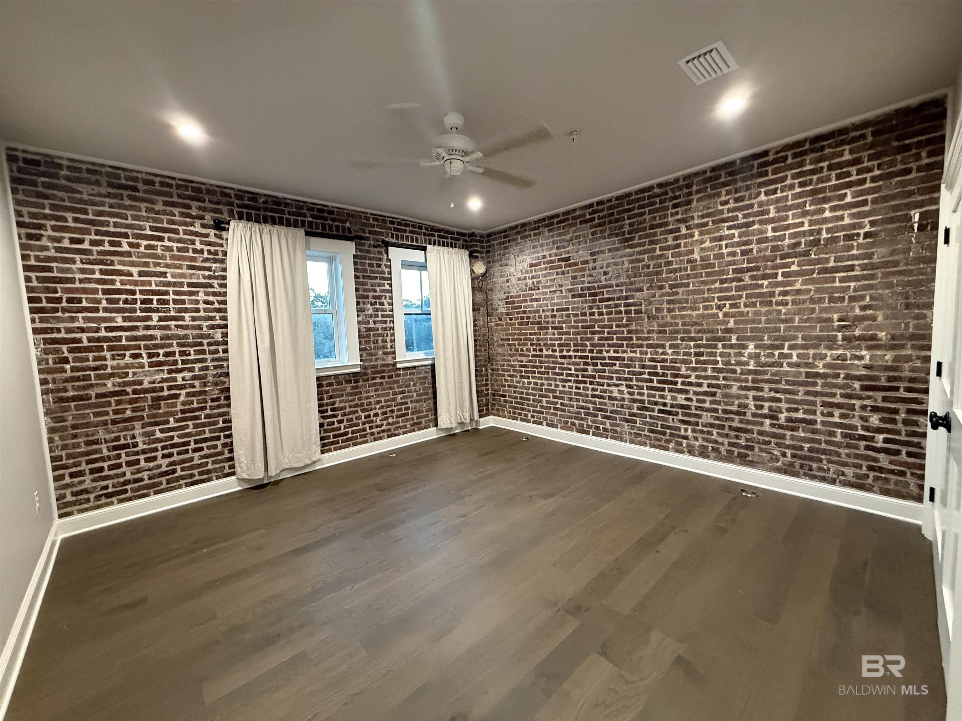 https://zimg.paragon.ice.com/ParagonImages/Property/PG/BCAR/398519/2/0/0/10c4c742333531fed15913678b537fba/7/9721b3dad441632f613f76b2c26317a4/398519-eb6f4cd4-16f7-4e3b-b616-b173b4c90946.JPG