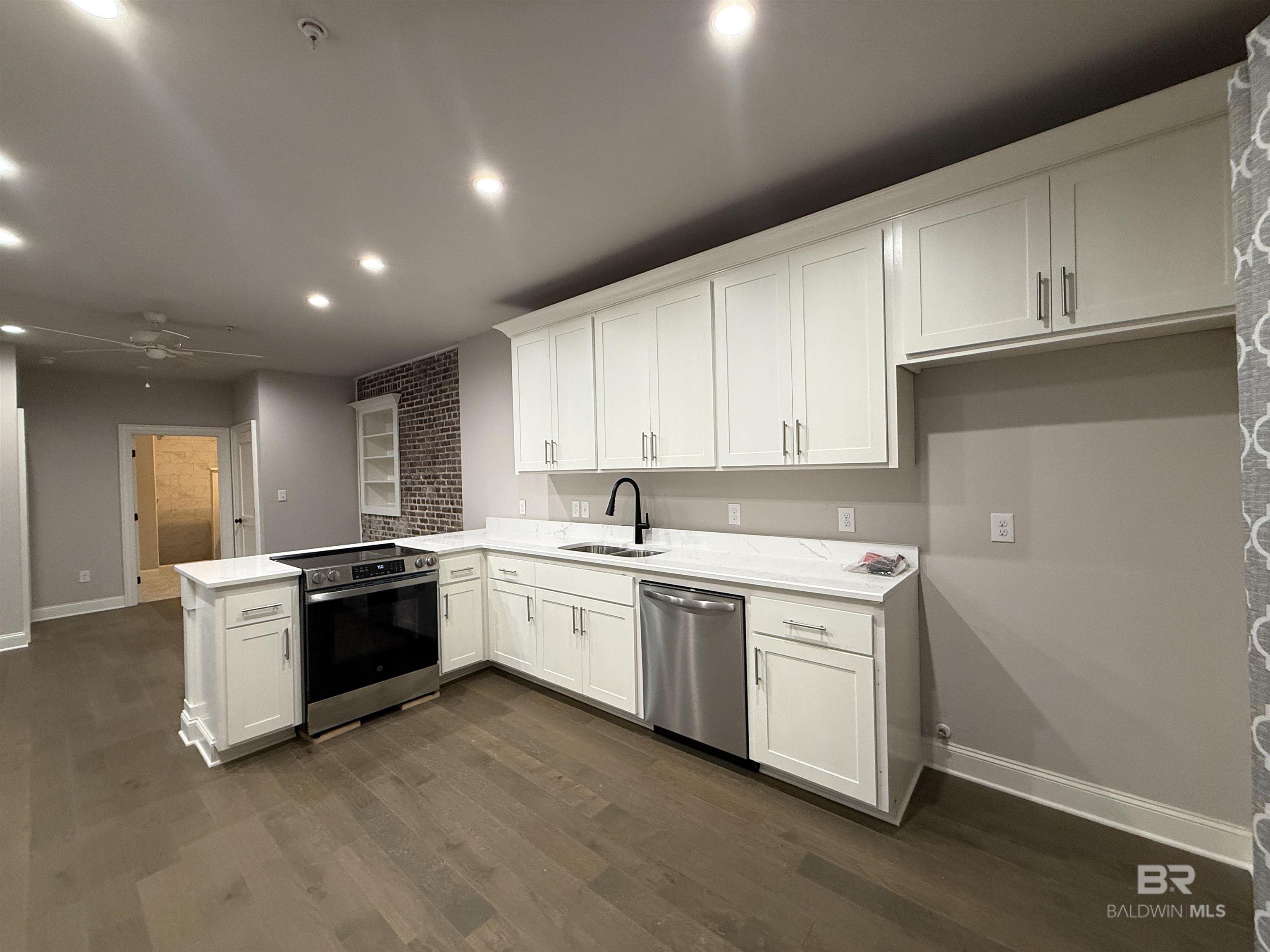 https://zimg.paragon.ice.com/ParagonImages/Property/PG/BCAR/398519/5/0/0/43f2abfdfe4f3c959a22120e6d075e60/7/9721b3dad441632f613f76b2c26317a4/398519-2bcf7abe-68ce-4501-bab1-295aa10a1ddf.JPG