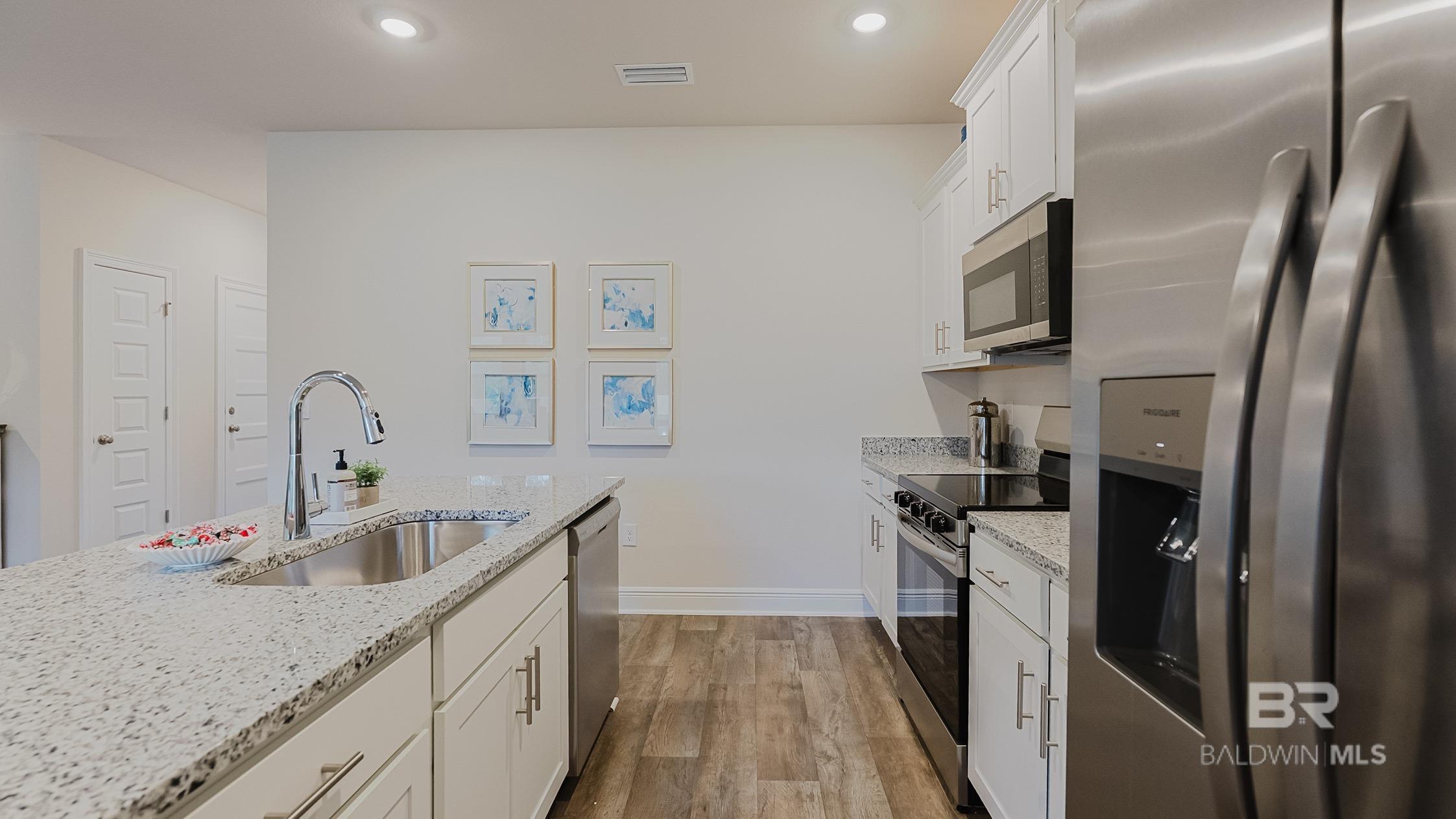 https://zimg.paragon.ice.com/ParagonImages/Property/PG/BCAR/398559/16/0/0/87f406479be9187211036456946313b4/7/b16c55101b84d22418ad1dc6ca9b6ff3/398559-c6cc7d99-e795-434b-8cef-0d044bbf93bb.JPG