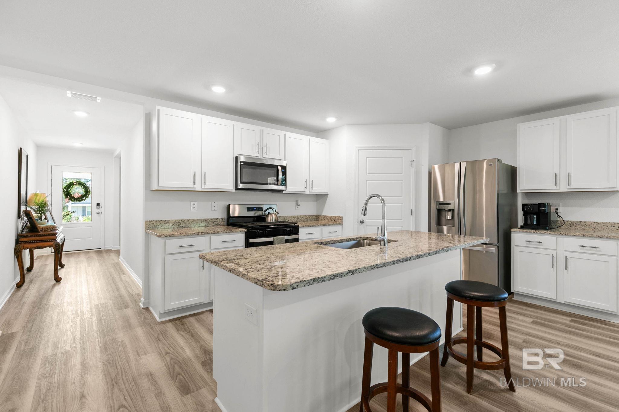 https://zimg.paragon.ice.com/ParagonImages/Property/PG/BCAR/398562/8/0/0/8ebd8b1f1bbca317c0bec38ecf5e9655/7/419b98e72c1d511cb9680f175715b77f/398562-f6c504da-65b4-4581-965c-0bdfd0288ced.JPG