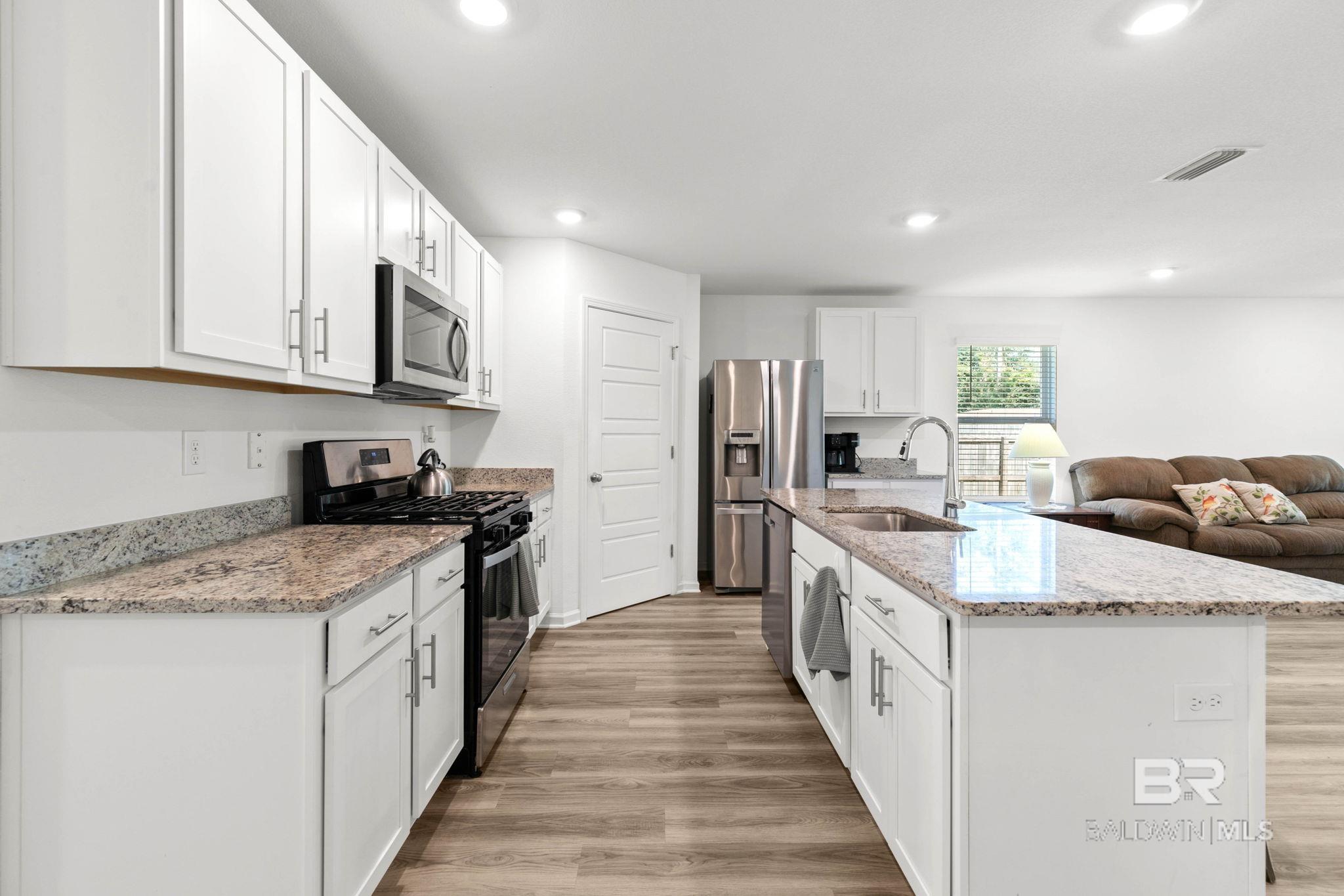https://zimg.paragon.ice.com/ParagonImages/Property/PG/BCAR/398562/9/0/0/7ffc49499d498daafce707db2ca1df0f/7/419b98e72c1d511cb9680f175715b77f/398562-66defc0a-71be-4ca7-a79b-bf7db8e2876a.JPG