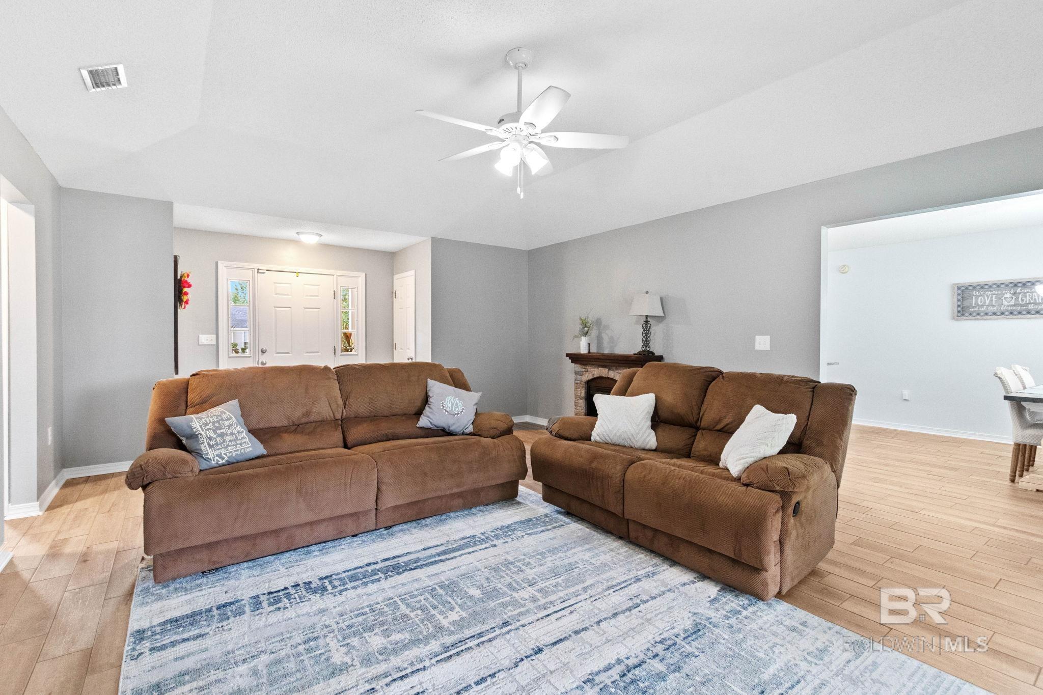 https://zimg.paragon.ice.com/ParagonImages/Property/PG/BCAR/398593/11/0/0/fd162f969ff830beb88200dfaf3df606/7/e341a65f5d20fb3d6aa9e2818a6beee8/398593-5da6828c-e146-4b6a-9d95-bafa3edff2de.JPG