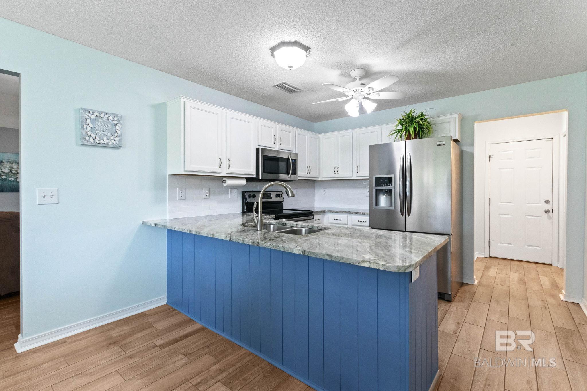 https://zimg.paragon.ice.com/ParagonImages/Property/PG/BCAR/398593/14/0/0/b7d1f711d6c945bece6848460f04dab4/7/e341a65f5d20fb3d6aa9e2818a6beee8/398593-5a42644c-c268-4ccf-9d56-4ce305442549.JPG
