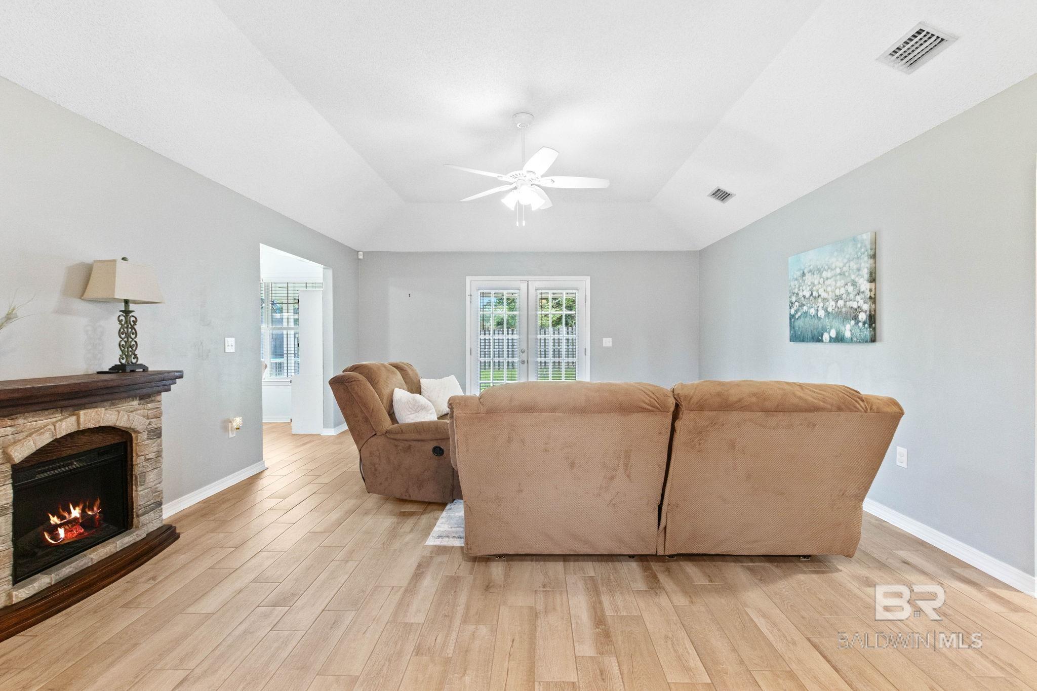 https://zimg.paragon.ice.com/ParagonImages/Property/PG/BCAR/398593/8/0/0/87f02071bef4944726e01cf024999cc5/7/e341a65f5d20fb3d6aa9e2818a6beee8/398593-e97f02ed-26ba-41d3-ae28-d96724c09945.JPG