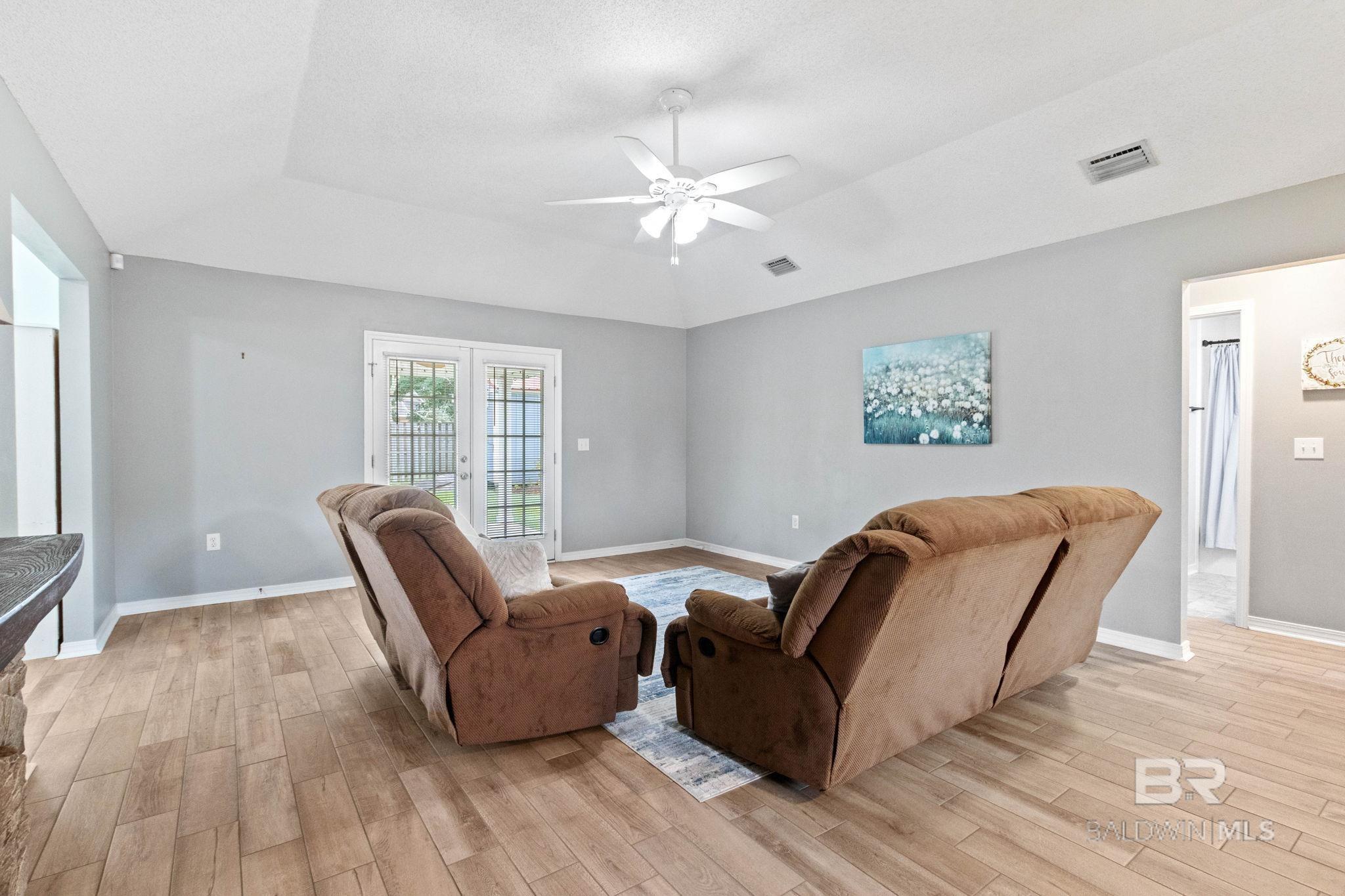 https://zimg.paragon.ice.com/ParagonImages/Property/PG/BCAR/398593/9/0/0/433ab54002036af950b114ad51367663/7/e341a65f5d20fb3d6aa9e2818a6beee8/398593-6d9321dd-f429-4f89-b770-f7146c75d1f5.JPG