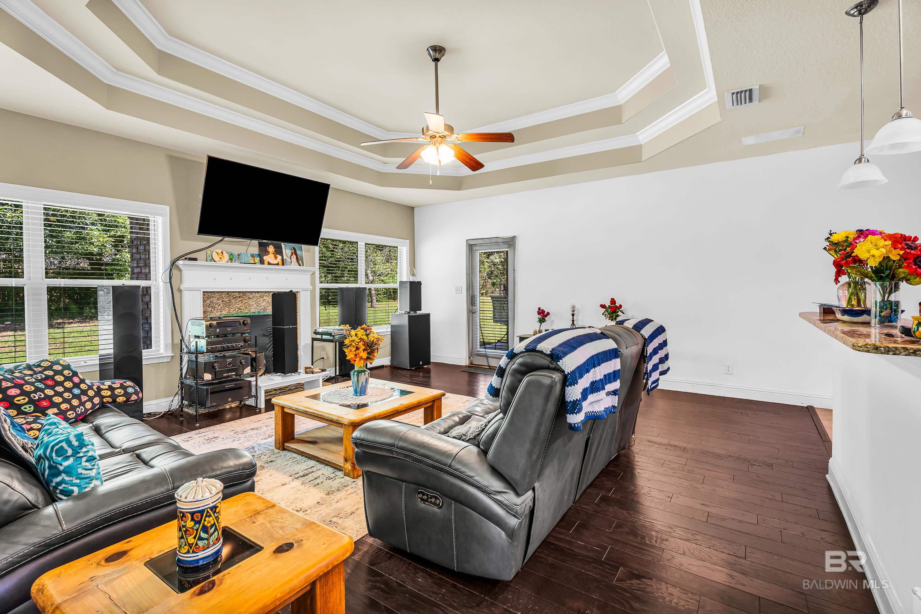https://zimg.paragon.ice.com/ParagonImages/Property/PG/BCAR/398608/13/0/0/6b1b90f80af920cd310b9b89bc0d1778/7/856715121292b6a2beb705b1c06286a2/398608-83fb5a09-4c3e-4e11-b2f1-13ef9ab66b7b.JPG
