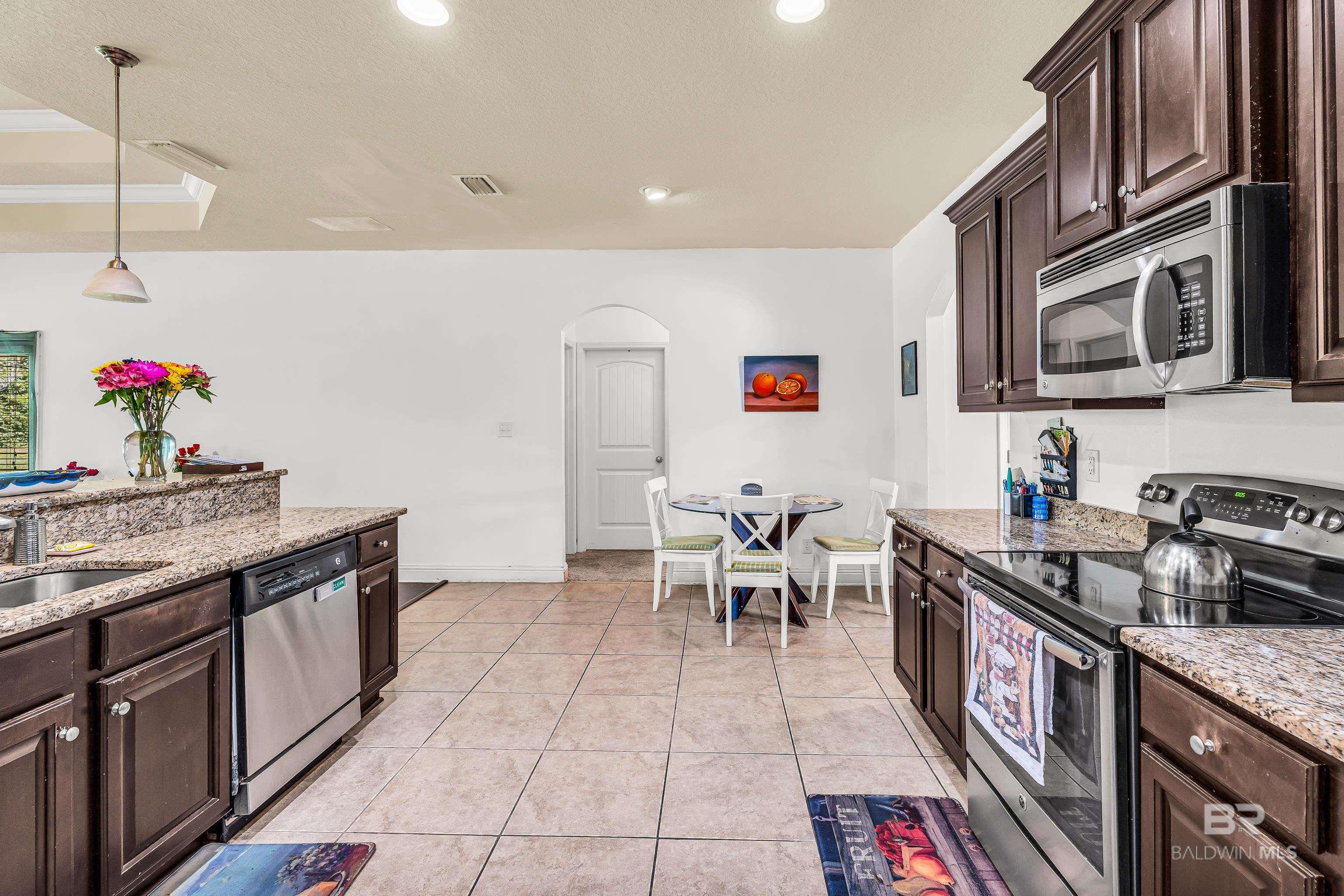 https://zimg.paragon.ice.com/ParagonImages/Property/PG/BCAR/398608/9/0/0/e4ea6212b60ad0c11cb6a04fa07e2751/7/856715121292b6a2beb705b1c06286a2/398608-19fac88e-6032-427b-9b84-55013e55634c.JPG