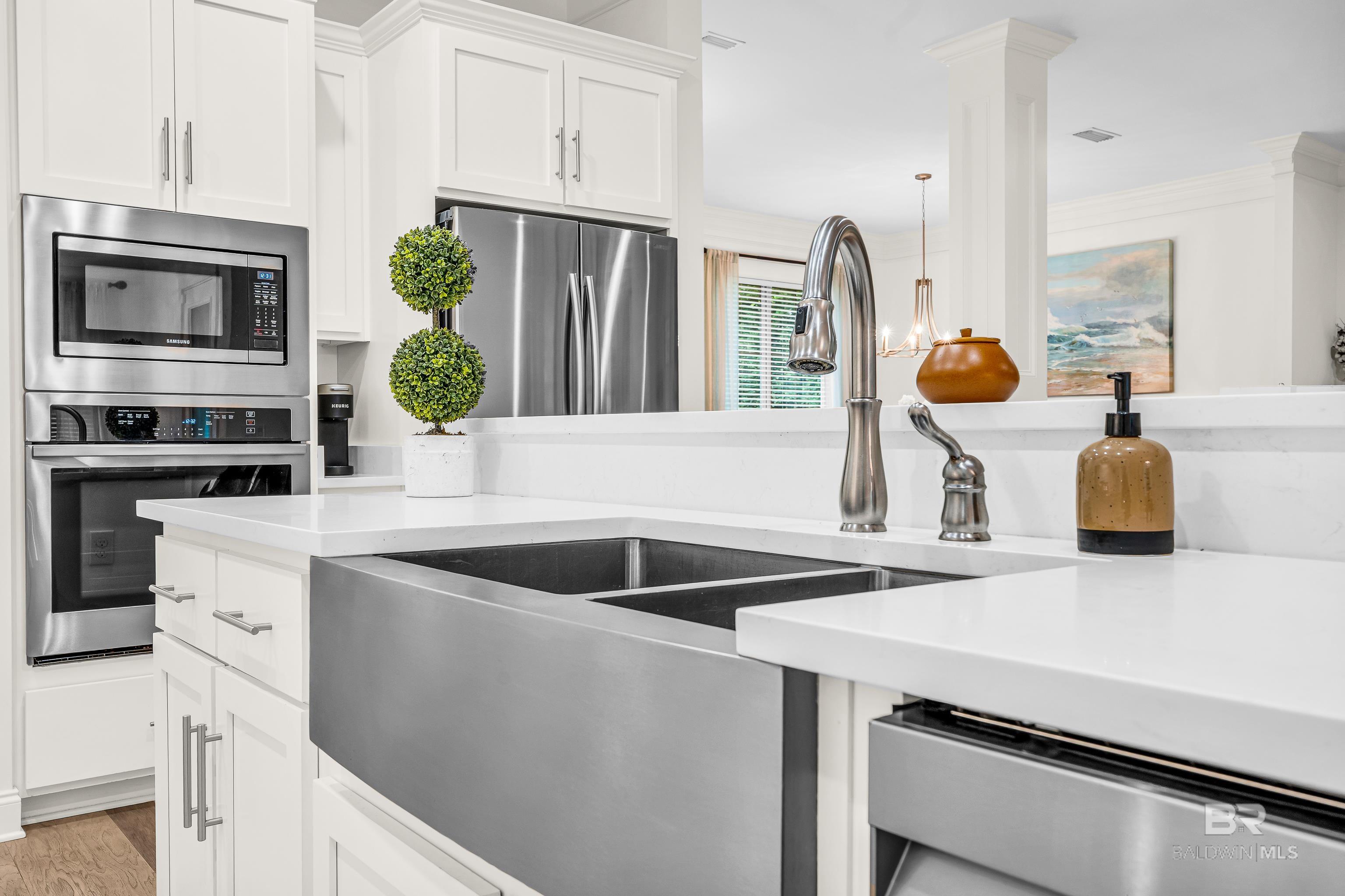 https://zimg.paragon.ice.com/ParagonImages/Property/PG/BCAR/398629/14/0/0/110e03afdf68a7ea2370c7289e0d2206/7/1b8ca458821da60346697011d0b7034b/398629-a6934bd0-048e-4387-98a5-9617230d7fbd.JPG
