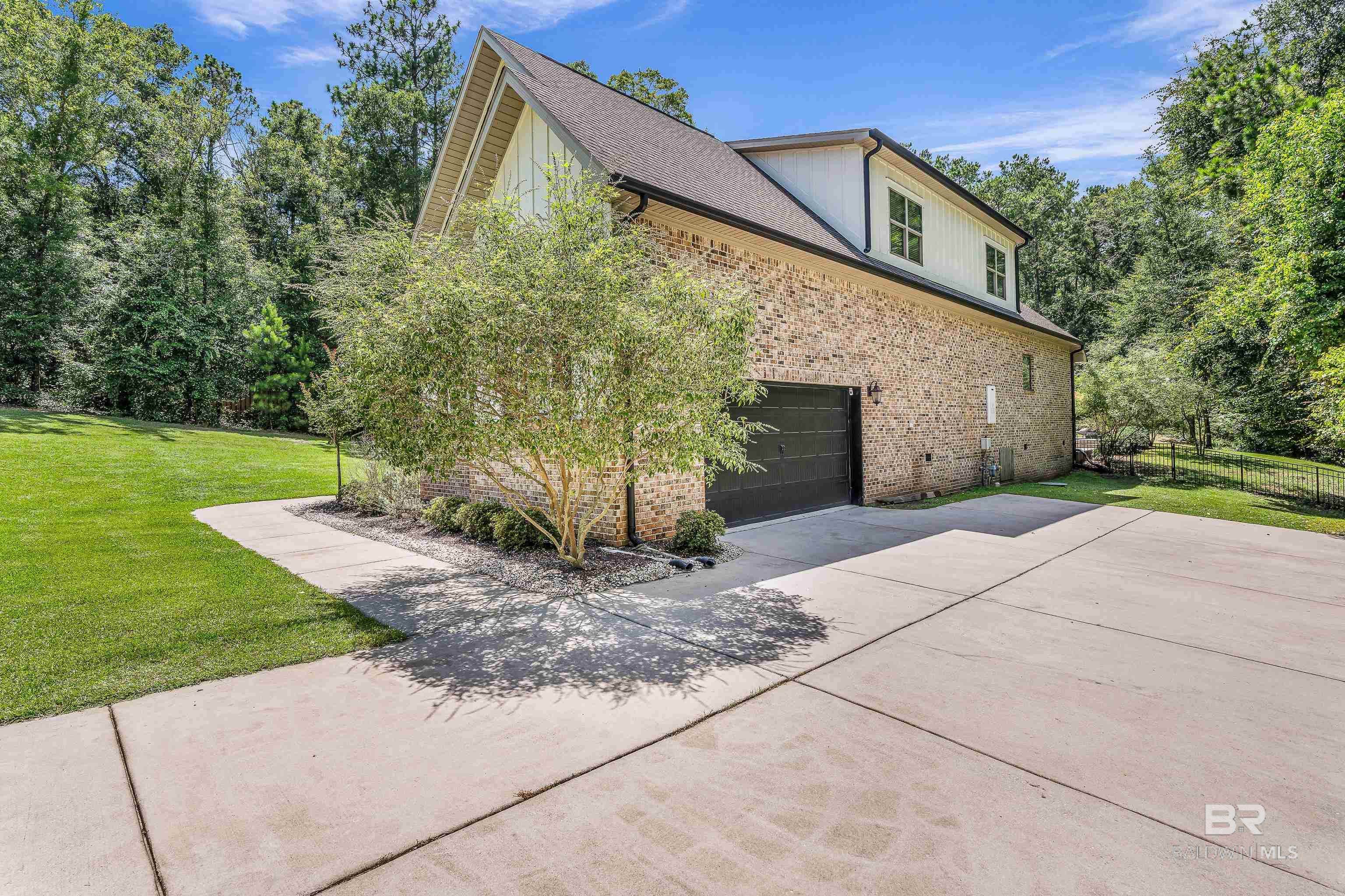 https://zimg.paragon.ice.com/ParagonImages/Property/PG/BCAR/398629/43/0/0/58cdce36c6b3436e653d3e4add20661b/7/1b8ca458821da60346697011d0b7034b/398629-81ef4b82-4d8c-4121-8f17-cc34bcea1688.JPG