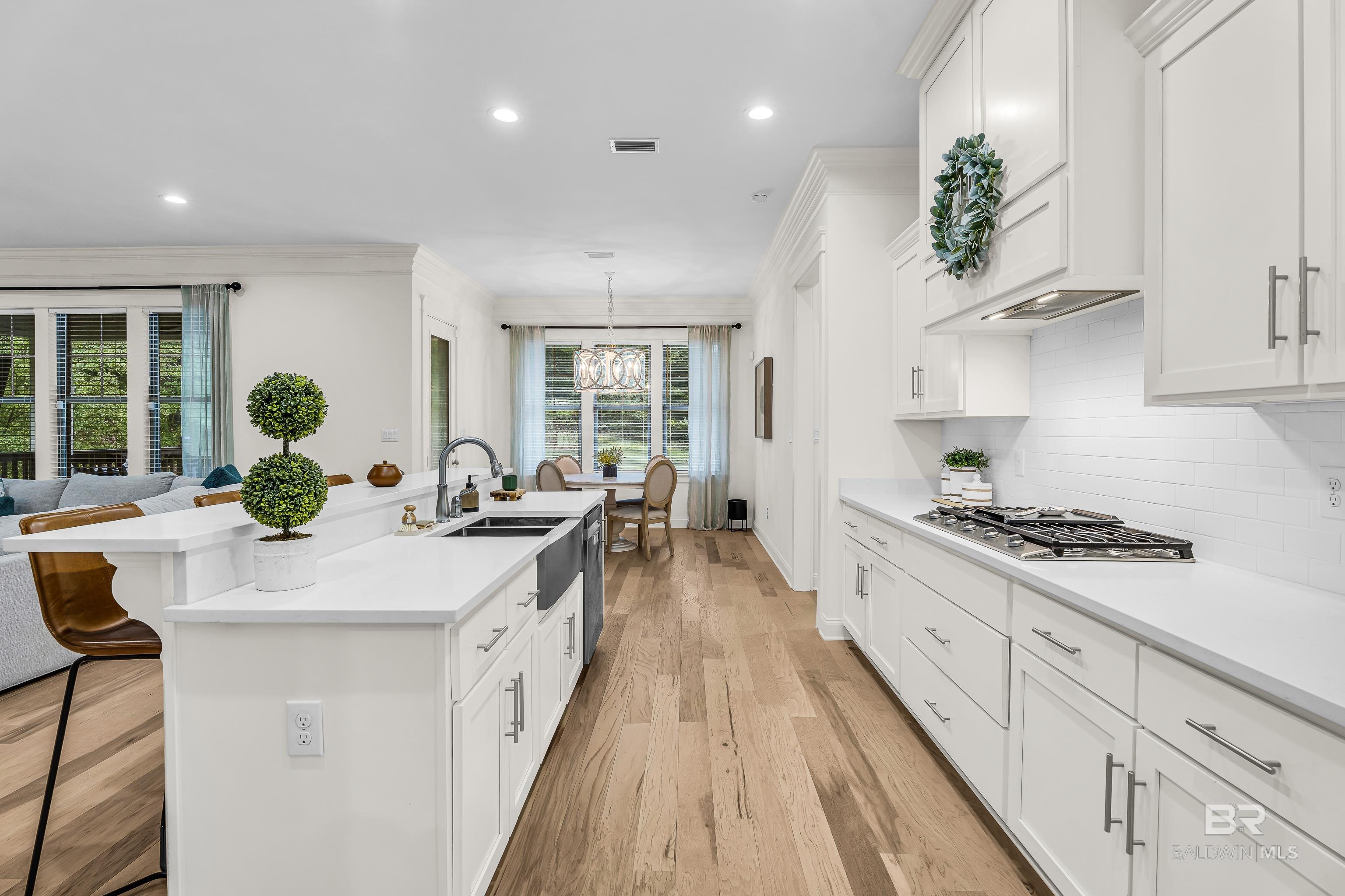 https://zimg.paragon.ice.com/ParagonImages/Property/PG/BCAR/398629/8/0/0/6bc04a9bb30fe7e7904ff4442266f6e0/7/1b8ca458821da60346697011d0b7034b/398629-d00aa448-cfa5-4635-b88f-04f3e65aa1af.JPG