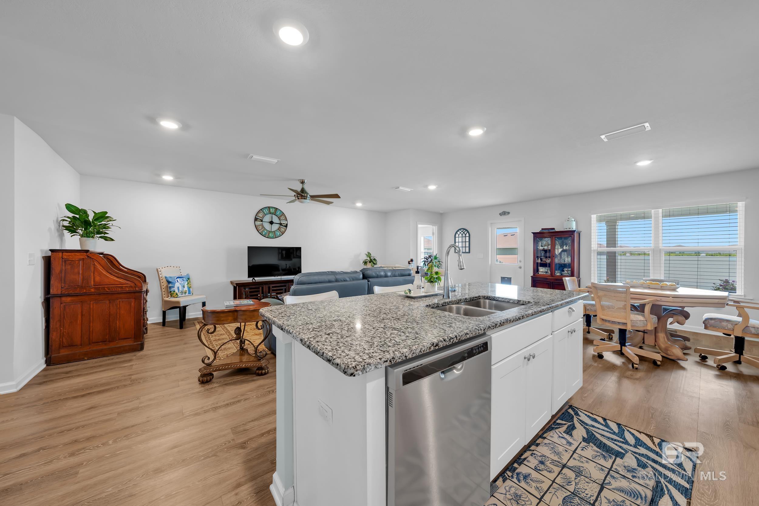 https://zimg.paragon.ice.com/ParagonImages/Property/PG/BCAR/398630/10/0/0/d8ccd0033b03f4cf2a9b21253063c7c0/7/e68afb3f0ab53667b3894fd9368abfe8/398630-5fb73d2d-ad5c-4102-a860-02ef987e16f2.JPG