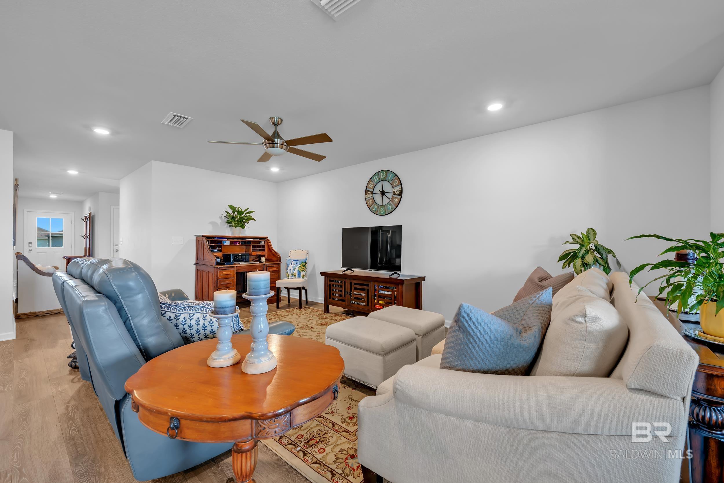 https://zimg.paragon.ice.com/ParagonImages/Property/PG/BCAR/398630/4/0/0/85d066471602d4b9696419e659712aaa/7/e68afb3f0ab53667b3894fd9368abfe8/398630-914b8bcd-e66a-4b8d-abb1-a8bd5e9f5d99.JPG