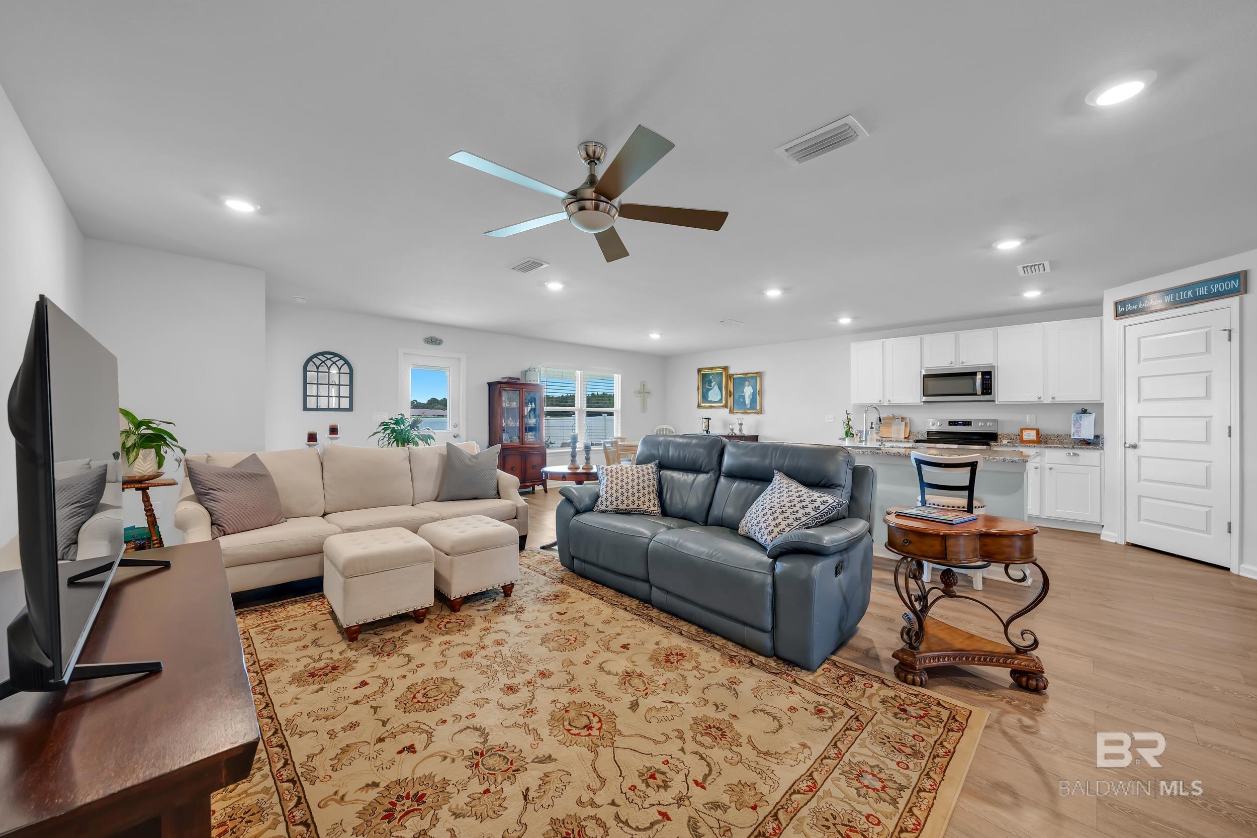 https://zimg.paragon.ice.com/ParagonImages/Property/PG/BCAR/398630/5/0/0/3c343e298ed606cea50698c771e52c31/7/e68afb3f0ab53667b3894fd9368abfe8/398630-98fcfe5b-ccbb-4806-8b1f-ef6d57475075.JPG