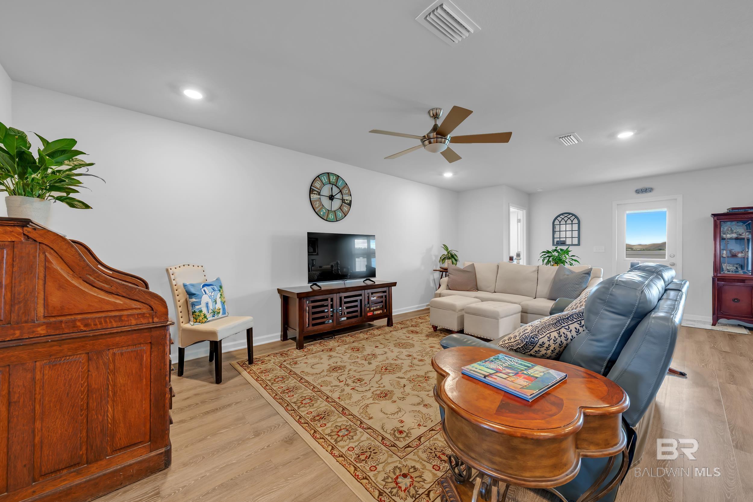 https://zimg.paragon.ice.com/ParagonImages/Property/PG/BCAR/398630/6/0/0/ba1752efaa66e869c34c9db14a305fc0/7/e68afb3f0ab53667b3894fd9368abfe8/398630-754e0576-269c-42c7-9945-a139b30fdb35.JPG