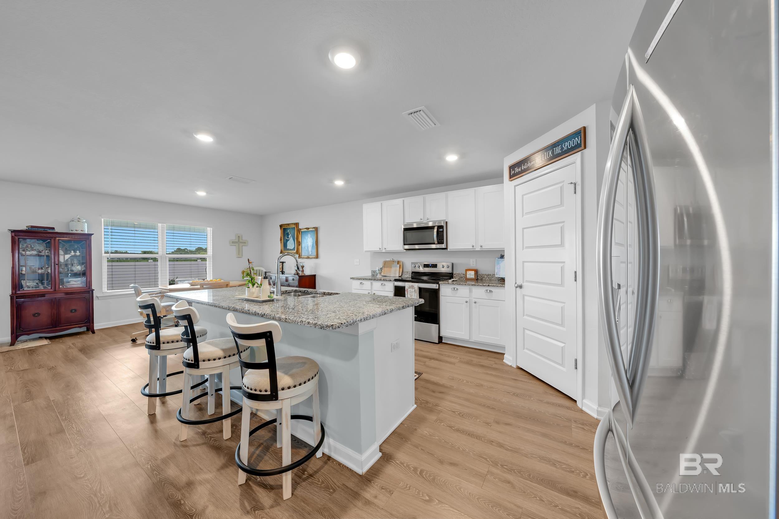 https://zimg.paragon.ice.com/ParagonImages/Property/PG/BCAR/398630/8/0/0/4e74f6698abc76057a8ebcf5fe0ac58e/7/e68afb3f0ab53667b3894fd9368abfe8/398630-2d59e4ad-0be9-455a-a641-3717b6bcc122.JPG