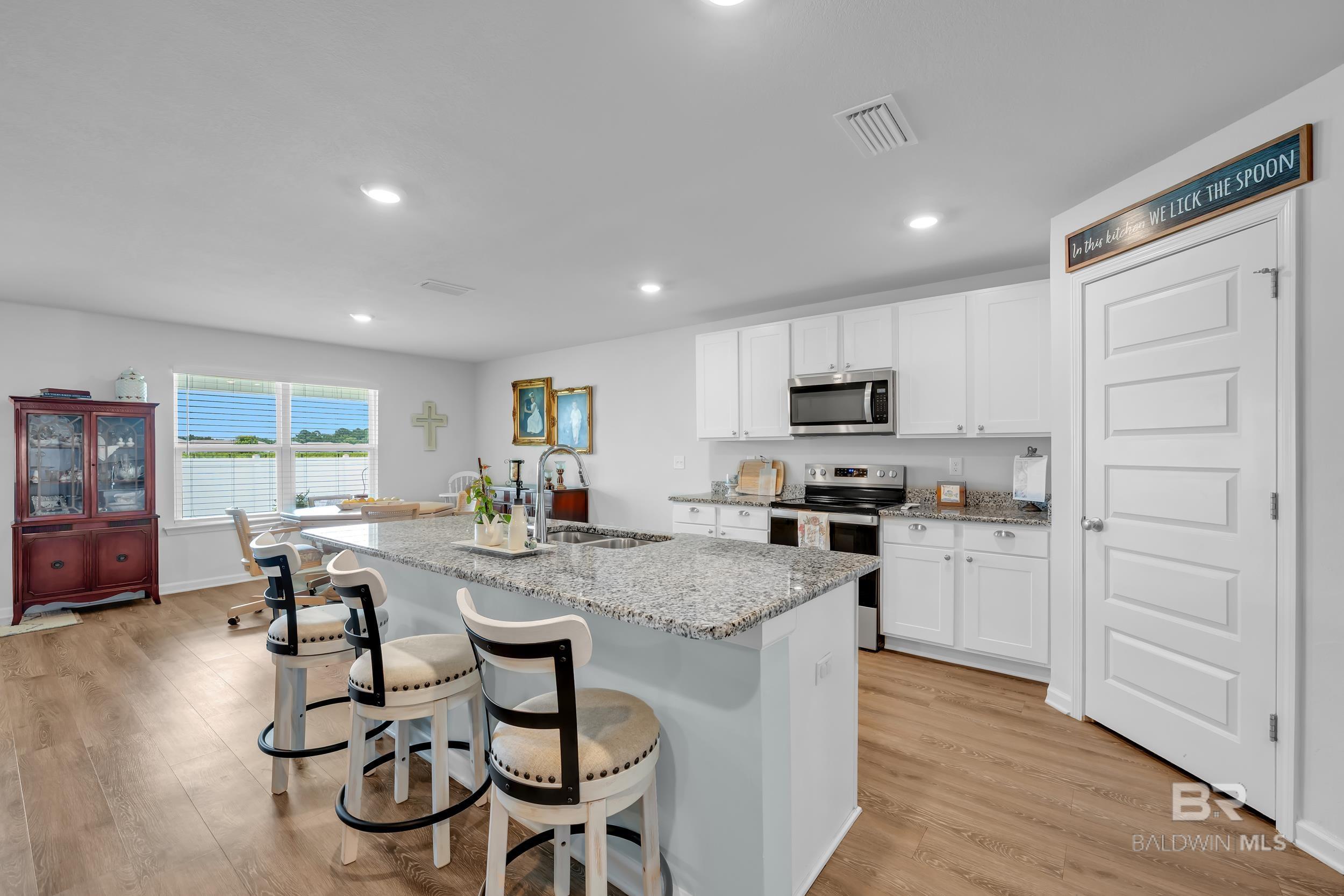 https://zimg.paragon.ice.com/ParagonImages/Property/PG/BCAR/398630/9/0/0/bb7f5c7b8a2aa91ef5d1cf5d28849675/7/e68afb3f0ab53667b3894fd9368abfe8/398630-c2276f6f-c93b-41a5-995a-258783eafe25.JPG
