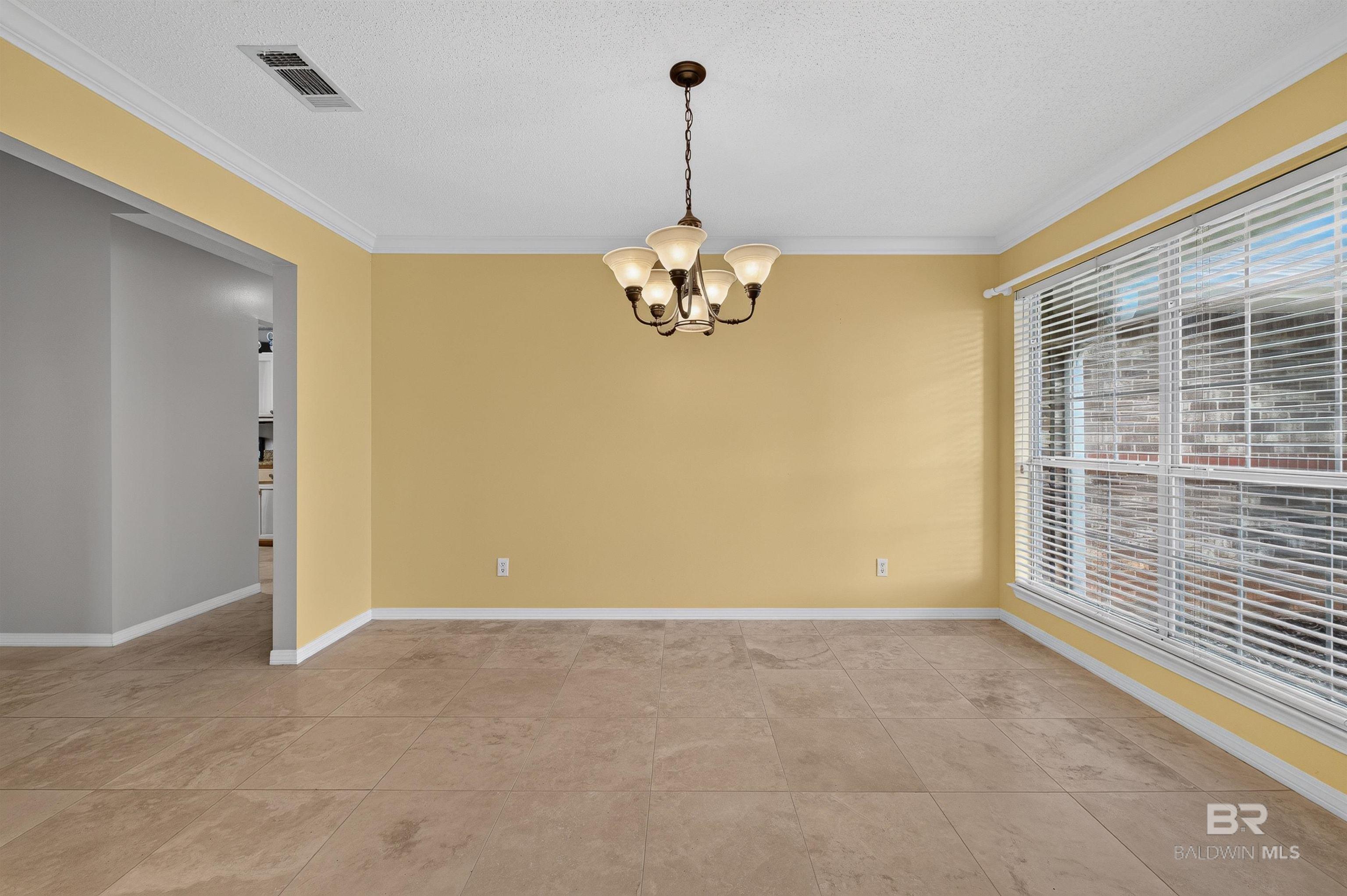 https://zimg.paragon.ice.com/ParagonImages/Property/PG/BCAR/398637/25/0/0/7dc54598cdf91b73e49a771b3eb69d7c/7/8f914319bbe7b1aff9b6b4c1be637a6e/398637-f671893f-f1be-445a-a313-a2f7e4a09435.JPG