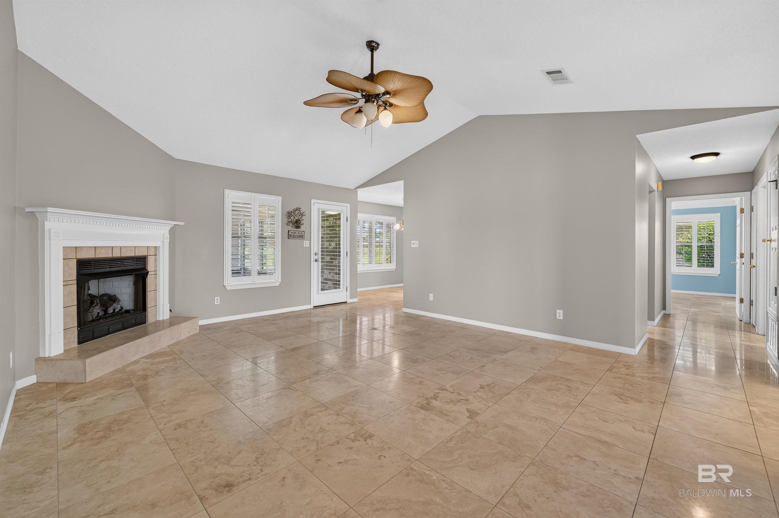 https://zimg.paragon.ice.com/ParagonImages/Property/PG/BCAR/398637/30/0/0/706929be5b6356b989a54726b5f8e492/7/8f914319bbe7b1aff9b6b4c1be637a6e/398637-c34c7dc6-c000-437b-b1f6-b8cfc8ad560f.JPG