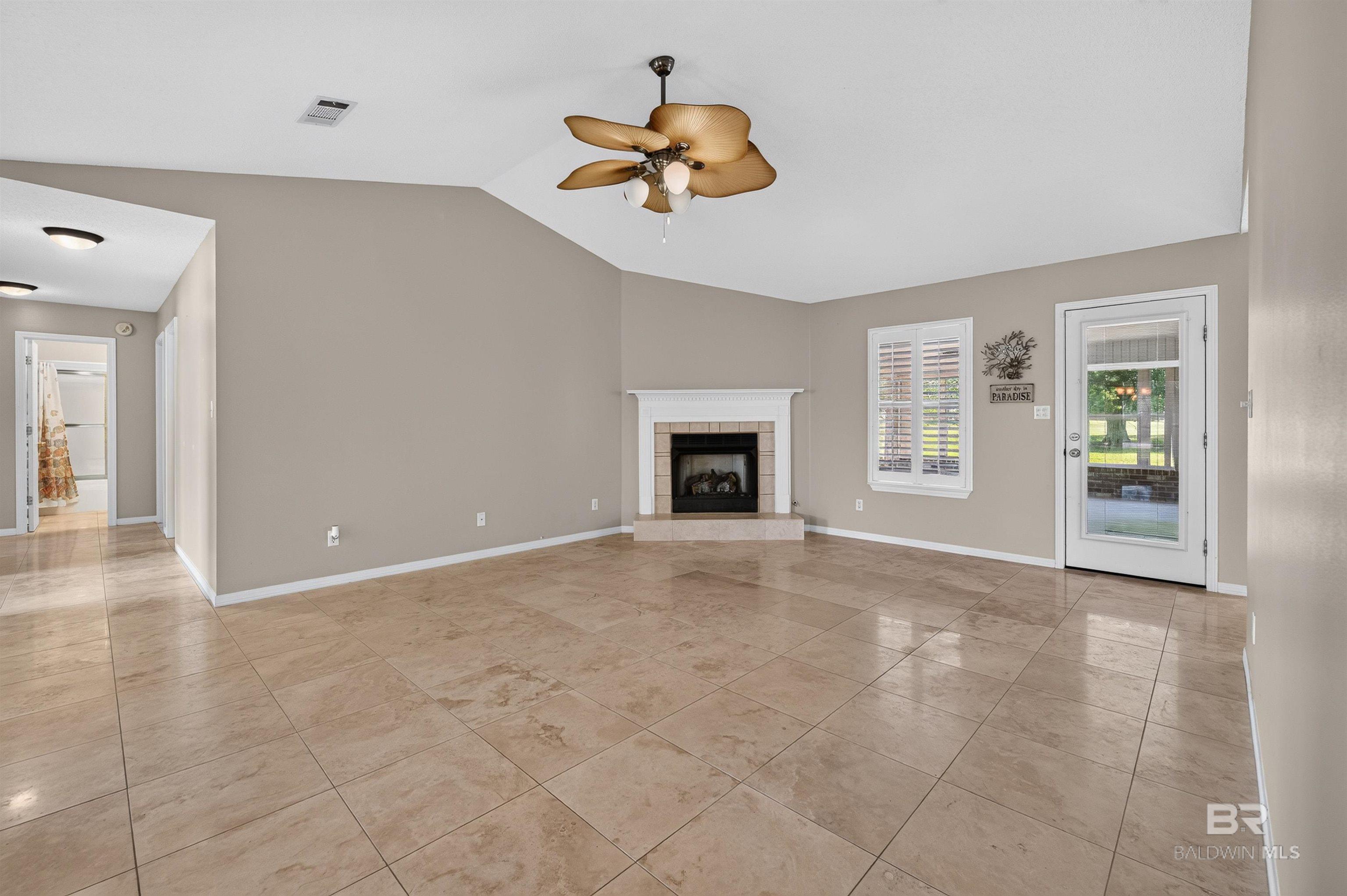 https://zimg.paragon.ice.com/ParagonImages/Property/PG/BCAR/398637/33/0/0/a265a4753485b7078990c0ed56f0e234/7/8f914319bbe7b1aff9b6b4c1be637a6e/398637-9af16f4b-987c-49e7-b4b0-8ff10cb257d5.JPG