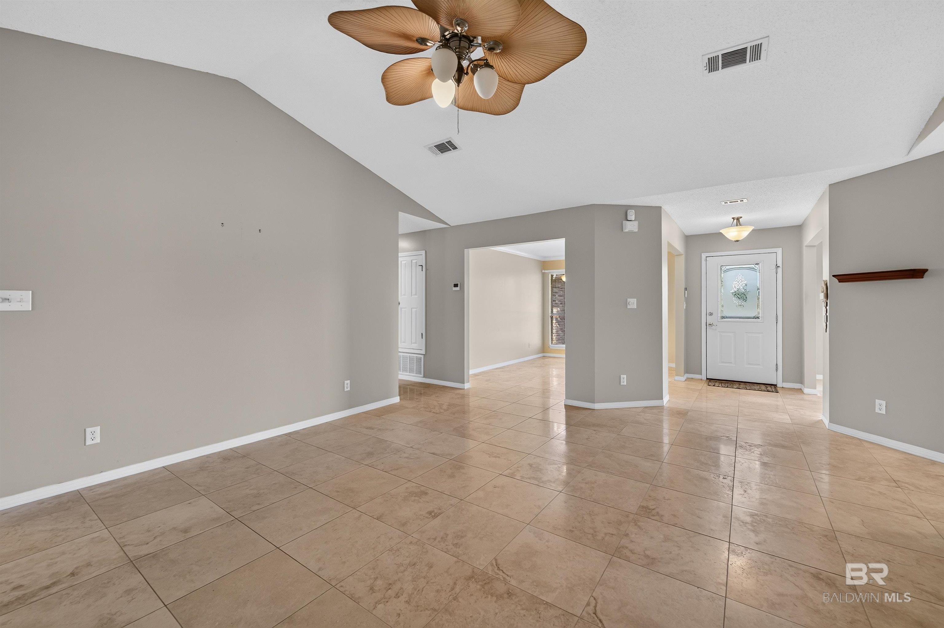 https://zimg.paragon.ice.com/ParagonImages/Property/PG/BCAR/398637/35/0/0/6c0fd6d158479a5182146198029a5900/7/8f914319bbe7b1aff9b6b4c1be637a6e/398637-3af44ba8-a771-44ac-aff0-0aee4ae81b41.JPG