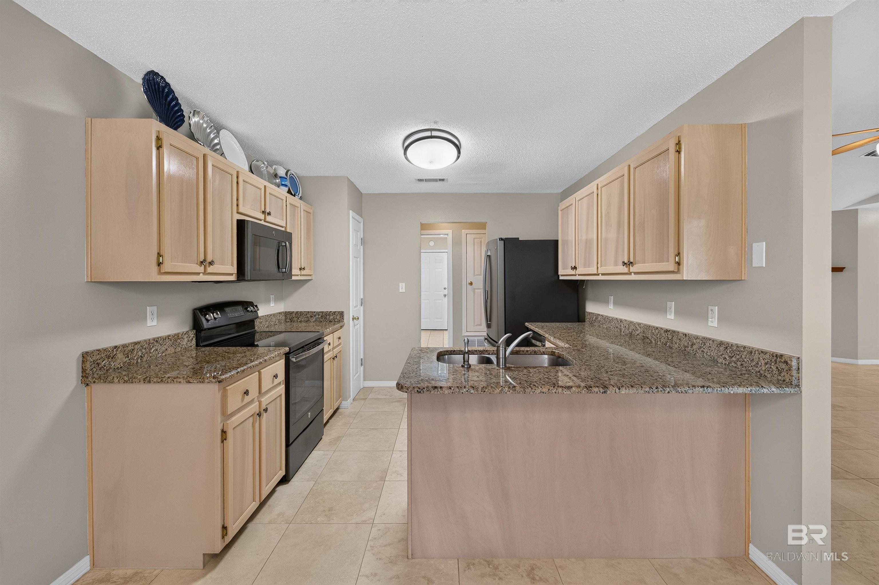 https://zimg.paragon.ice.com/ParagonImages/Property/PG/BCAR/398637/40/0/0/c96afb789e41f2e0fac4ebaae85160bd/7/8f914319bbe7b1aff9b6b4c1be637a6e/398637-00fd3e78-fb62-4a37-a29e-3a6eaee4c60d.JPG
