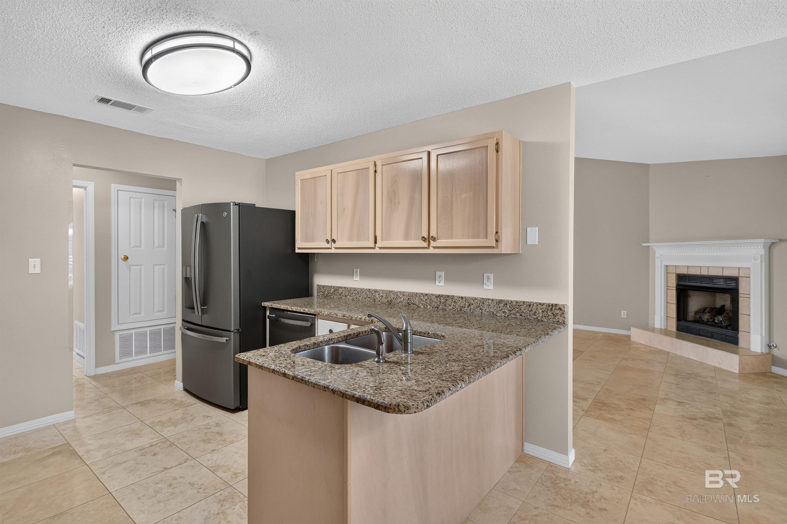 https://zimg.paragon.ice.com/ParagonImages/Property/PG/BCAR/398637/42/0/0/78ba5858365b413c5c8cdfb96a694cf6/7/8f914319bbe7b1aff9b6b4c1be637a6e/398637-7e58d8df-e142-43e0-ad7e-ebeaefc9c928.JPG