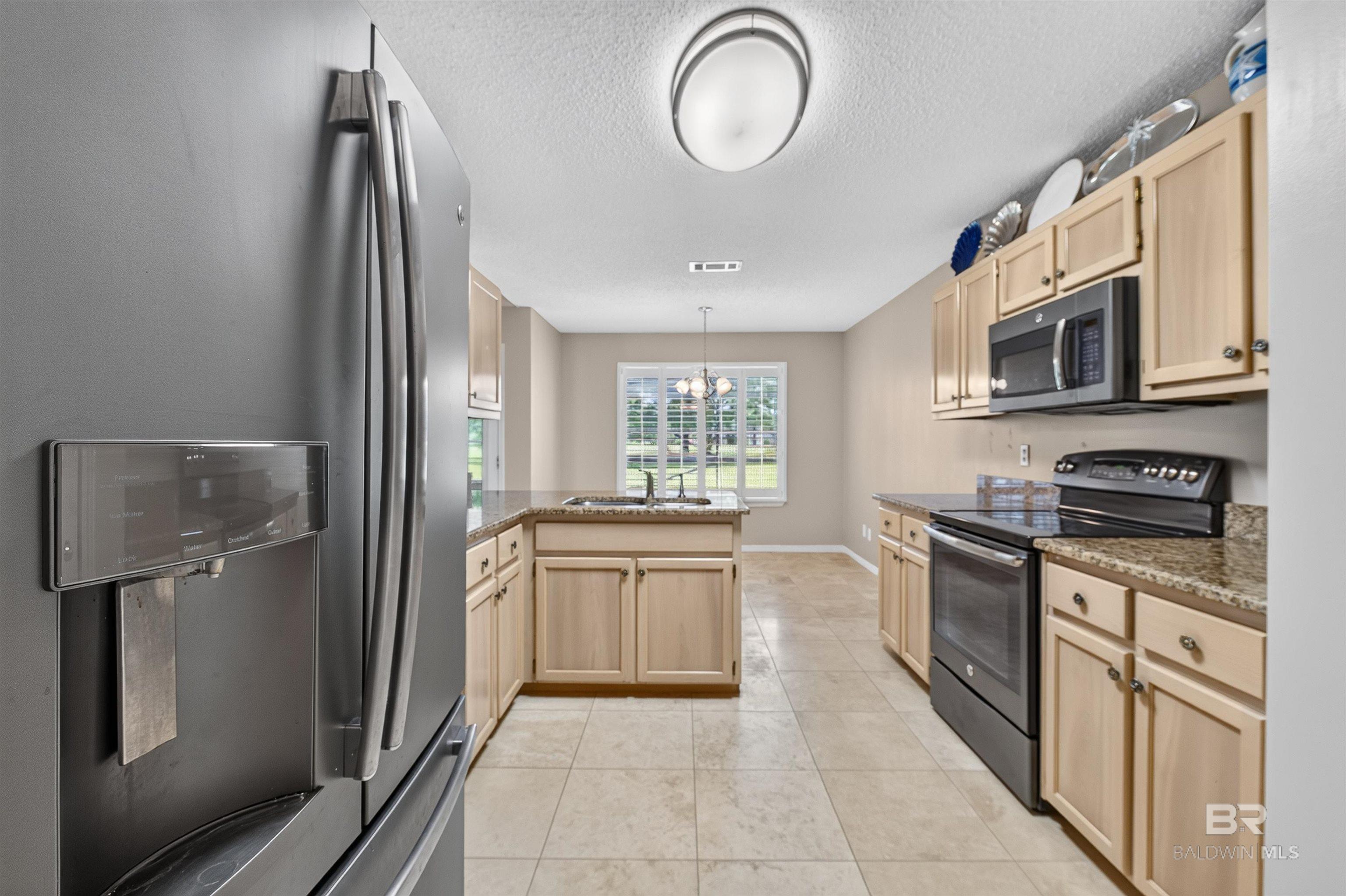 https://zimg.paragon.ice.com/ParagonImages/Property/PG/BCAR/398637/45/0/0/289bb7e343bb91031f55210af0897016/7/8f914319bbe7b1aff9b6b4c1be637a6e/398637-eb5cd413-6a73-4459-bfd6-70379843bb58.JPG